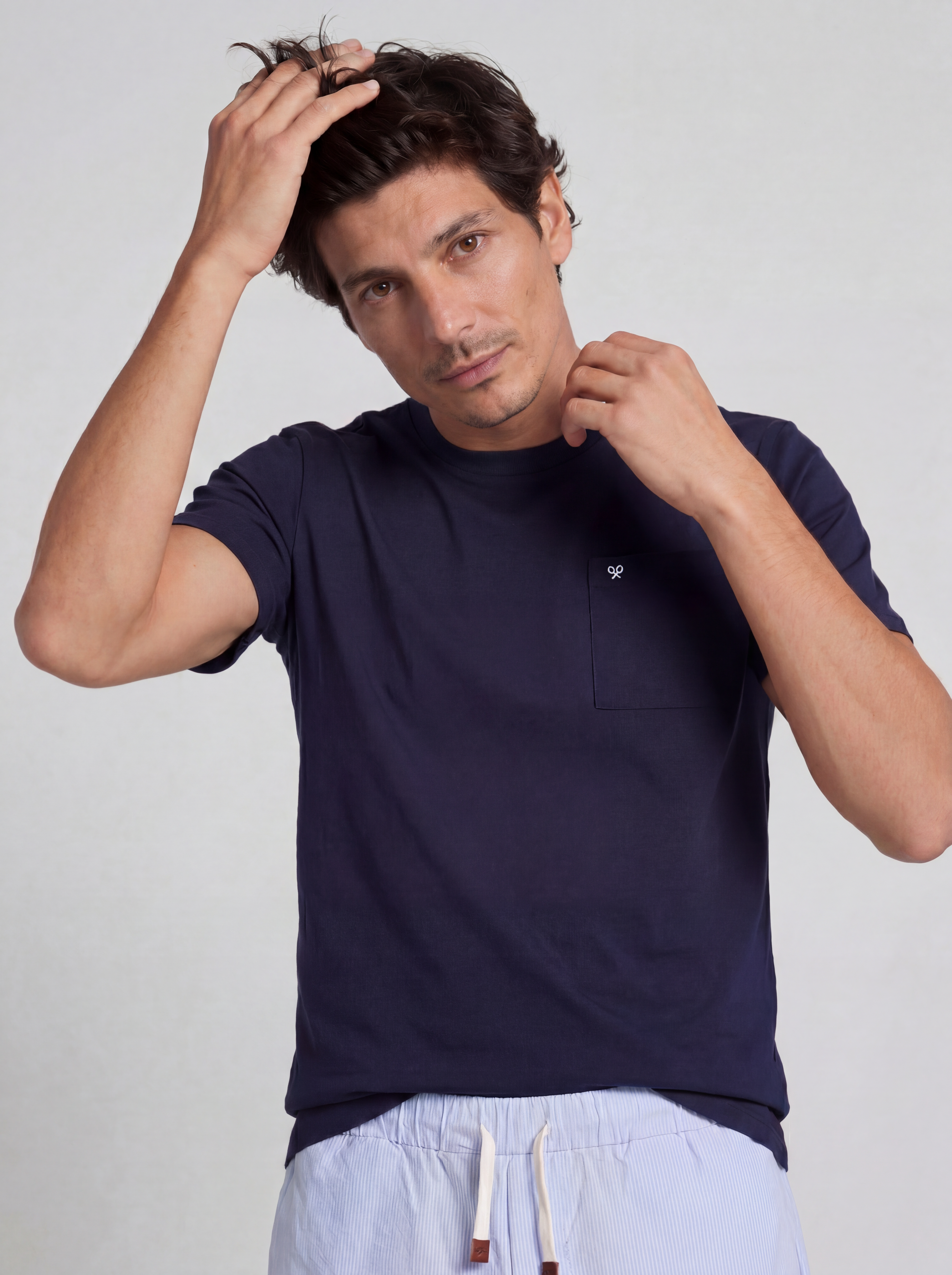Short pajamas with navy blue striped pocket