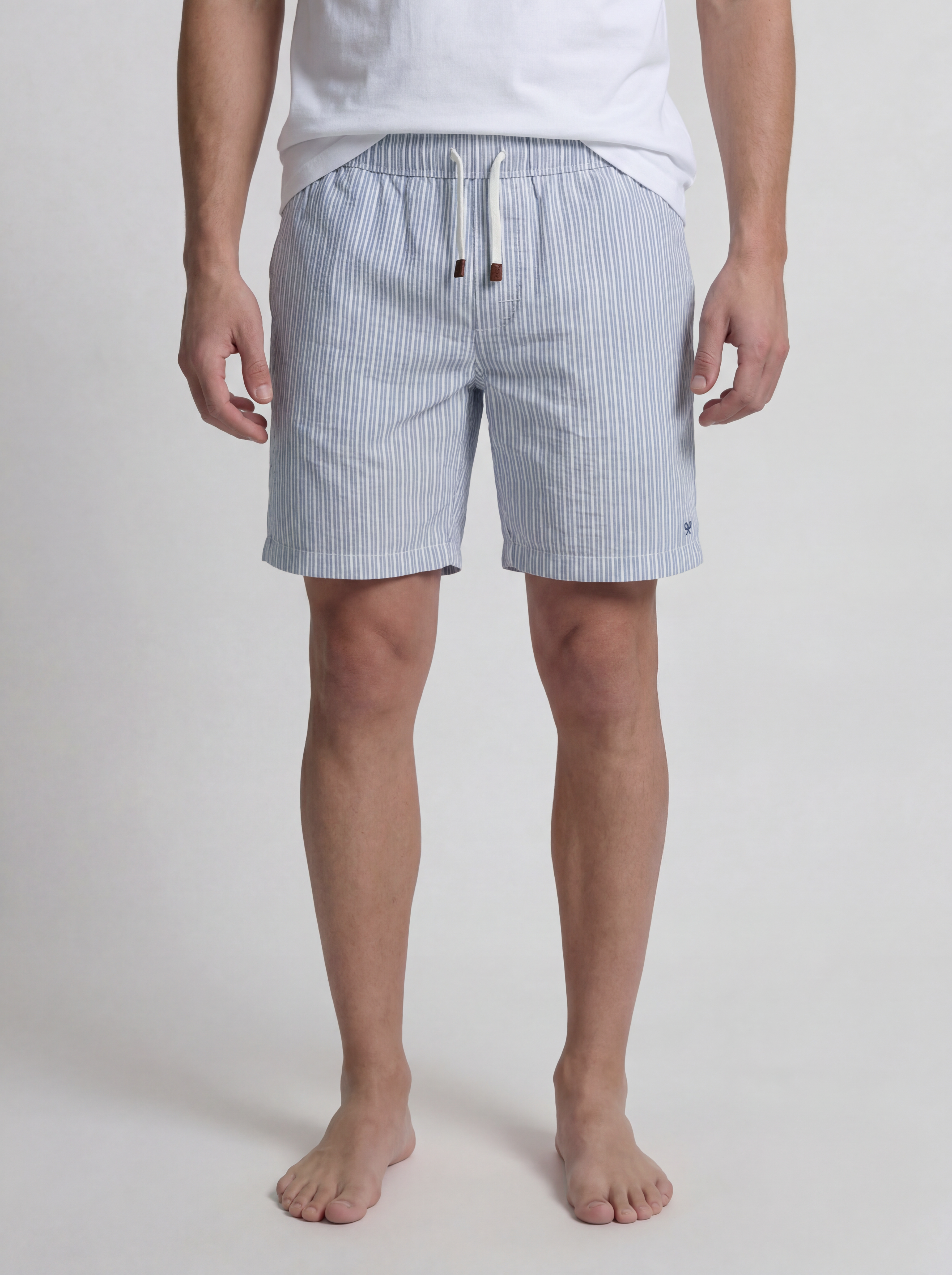Short pajamas with blue and gray striped pocket