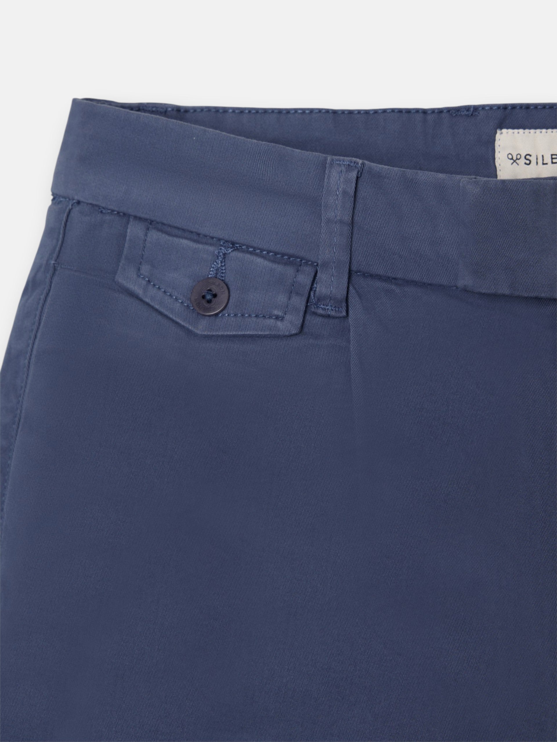 Bermuda clasica pinza azul indigo