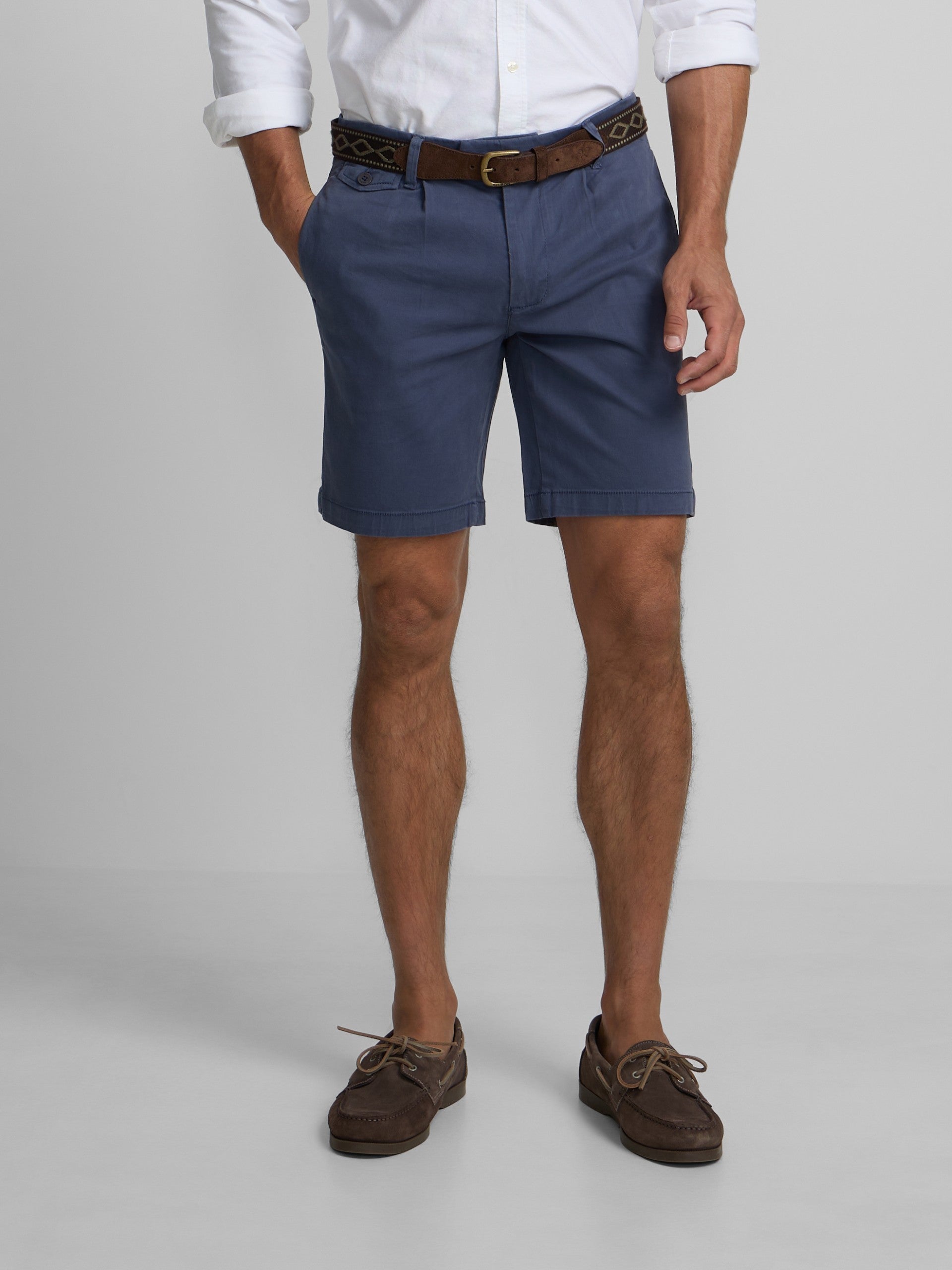 Bermuda clasica pinza azul indigo