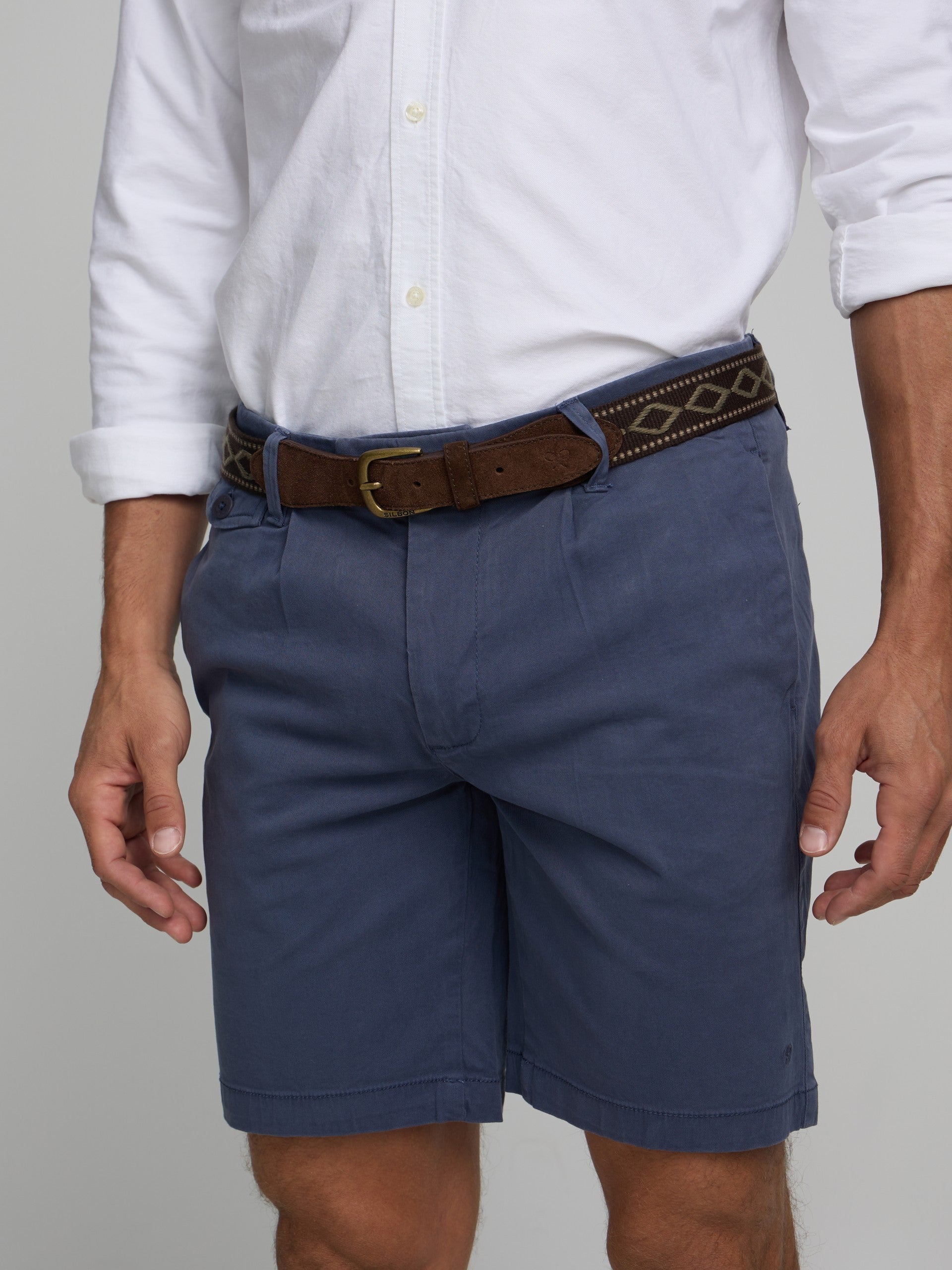 Bermuda clasica pinza azul indigo
