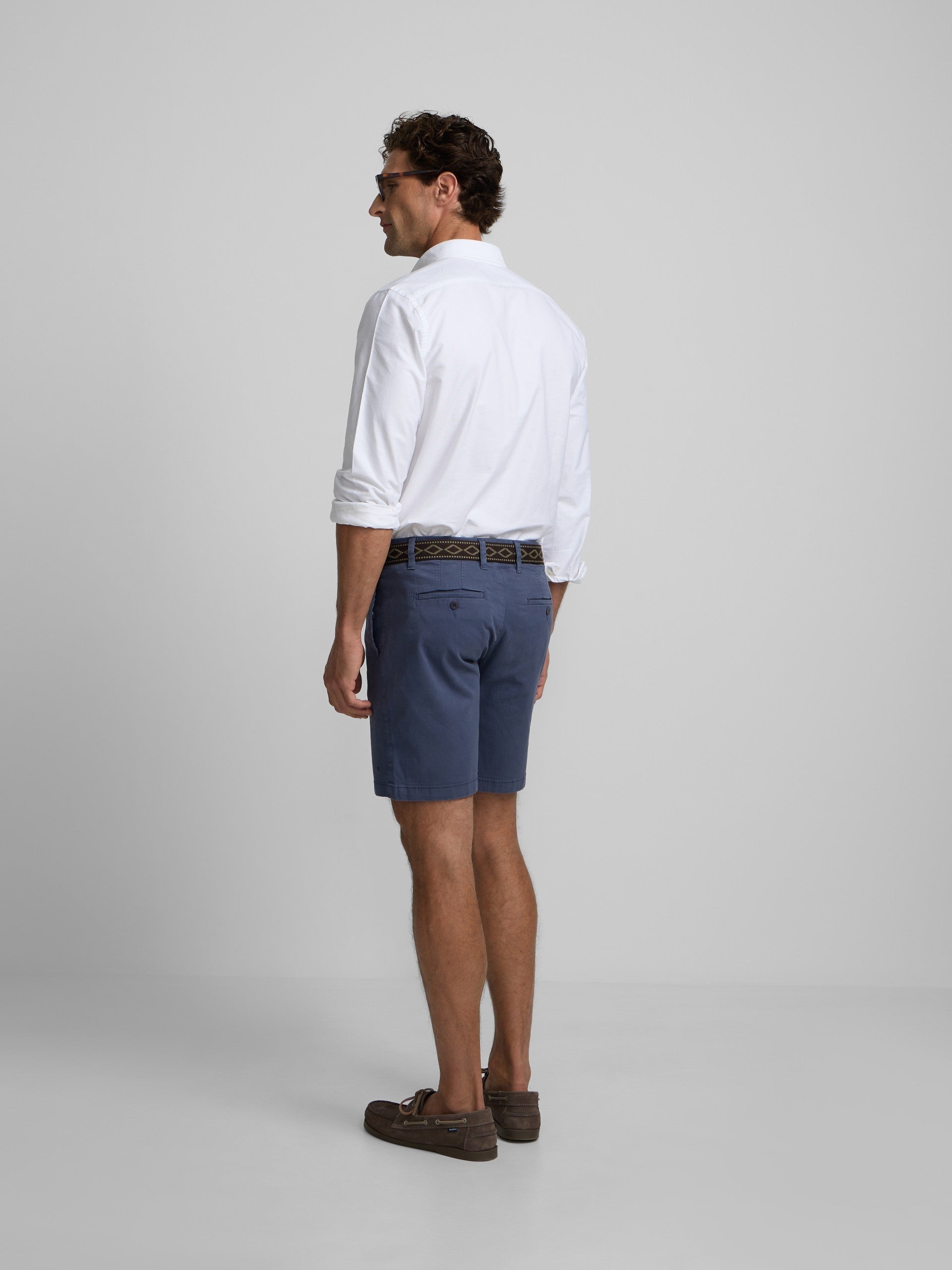 Bermuda clasica pinza azul indigo