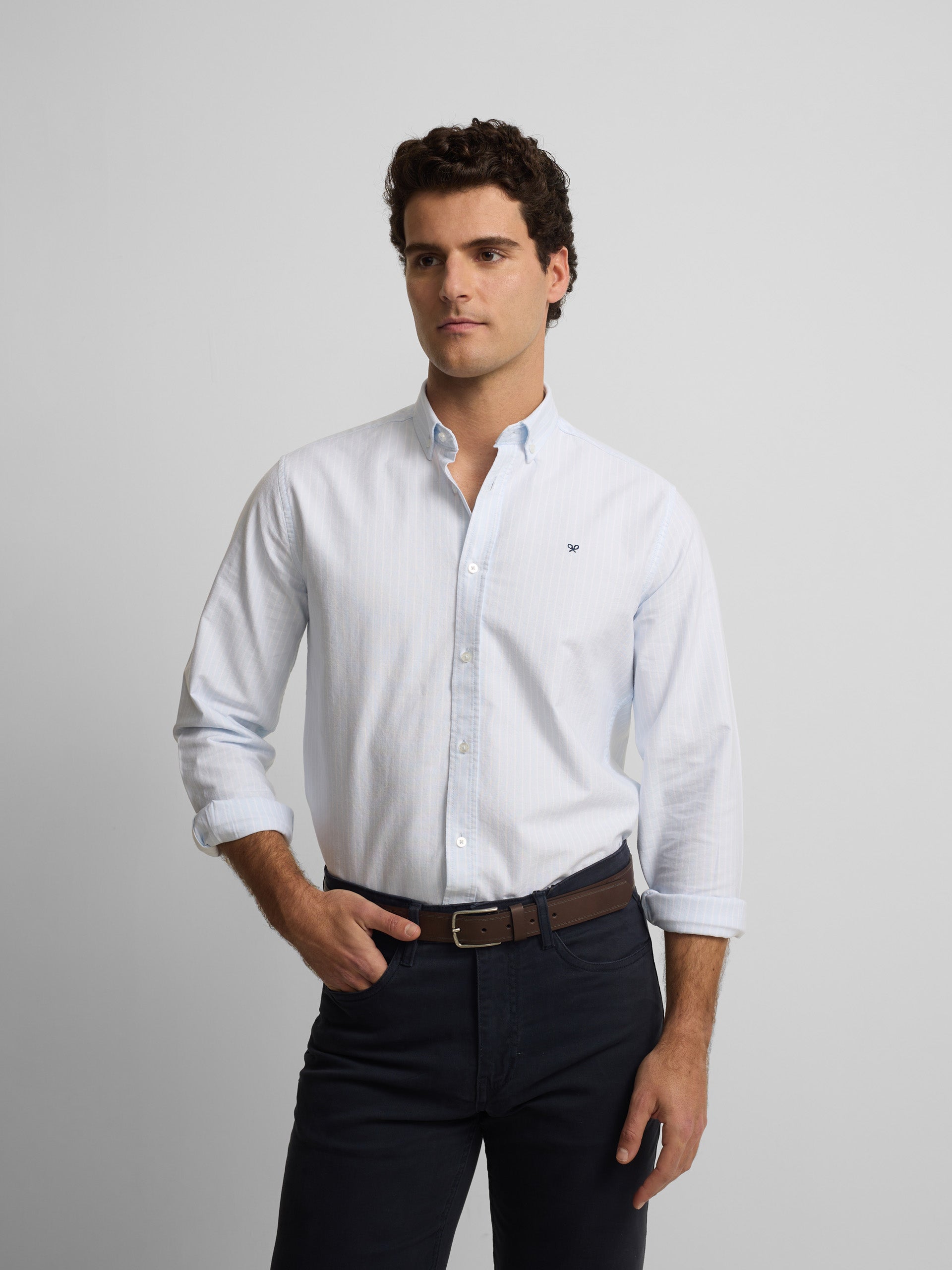 Camisa sport oxford riscas brancas azul claro