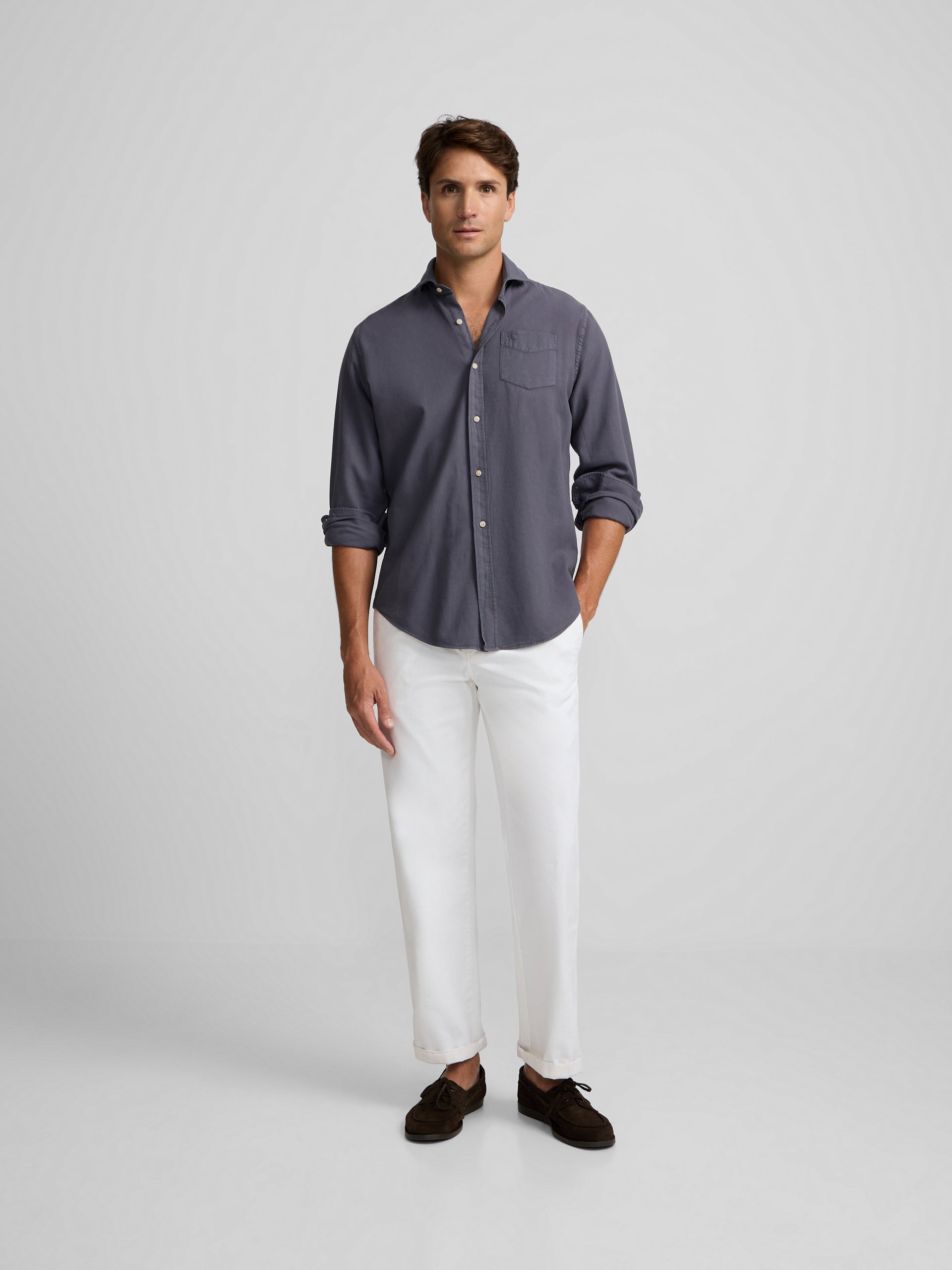 Chemise sport bleue à poche usée