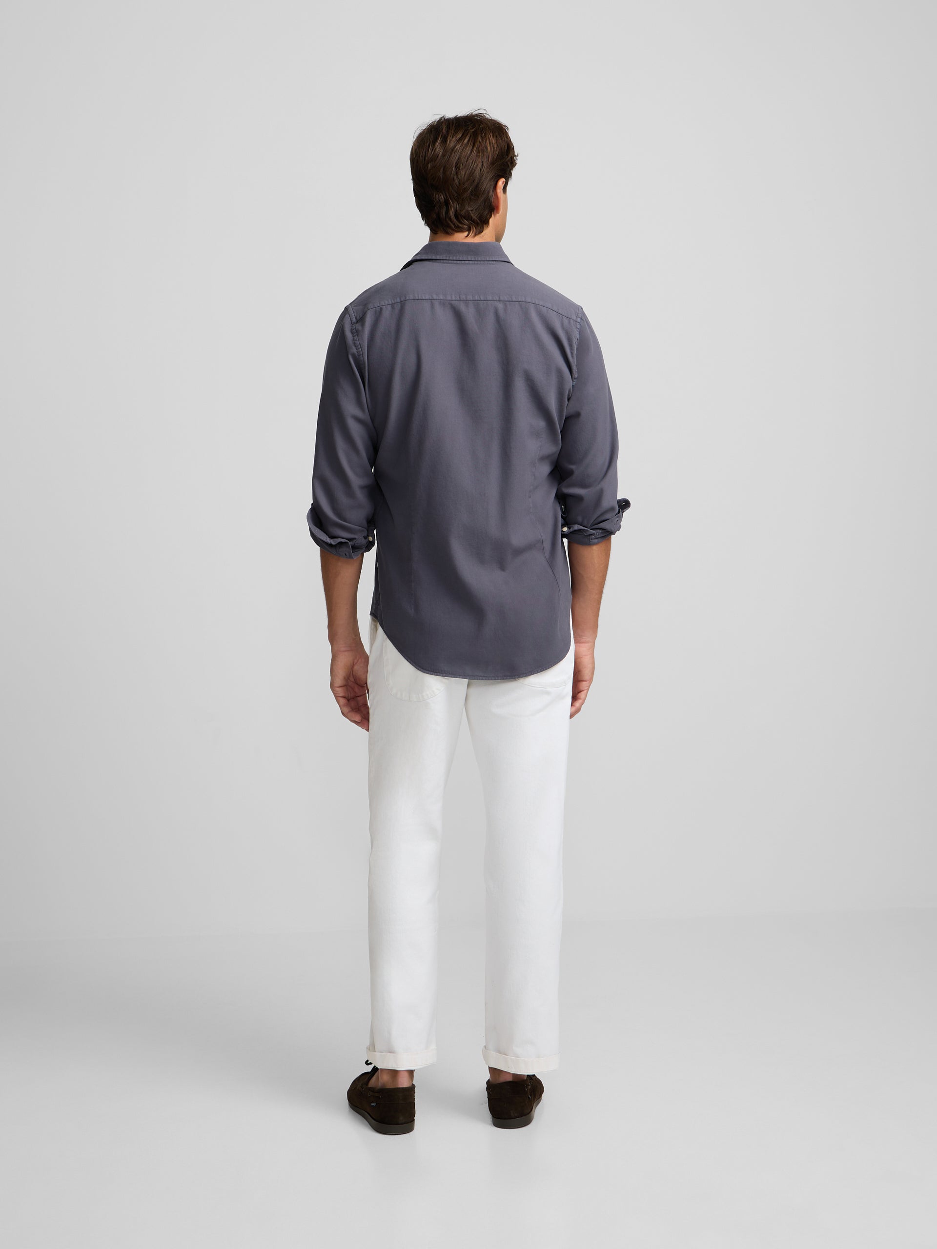 Chemise sport bleue à poche usée