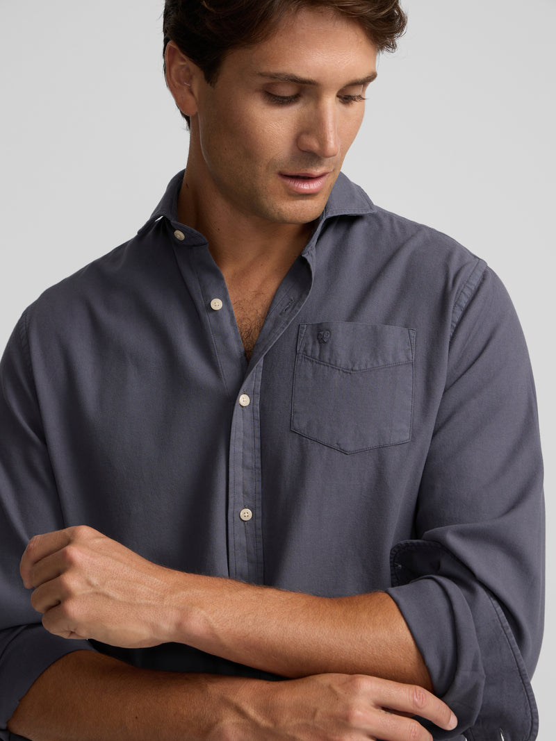 Camisa sport bolsillo desgastada azul