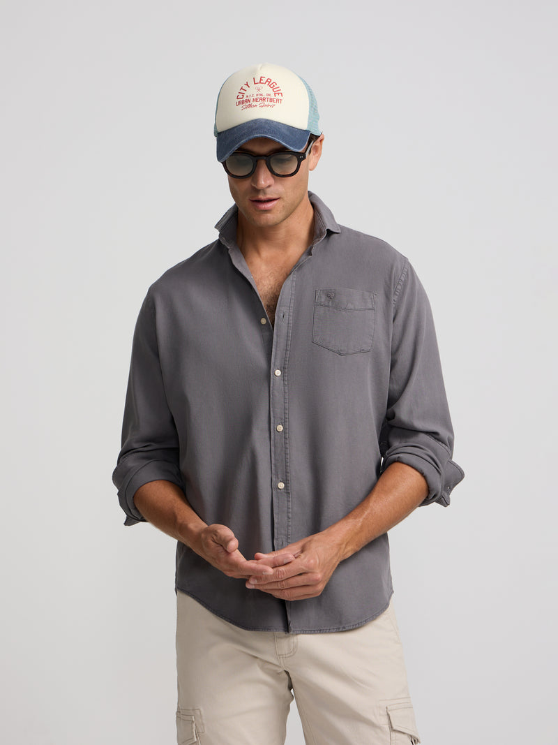 Camisa sport bolsillo desgastada gris