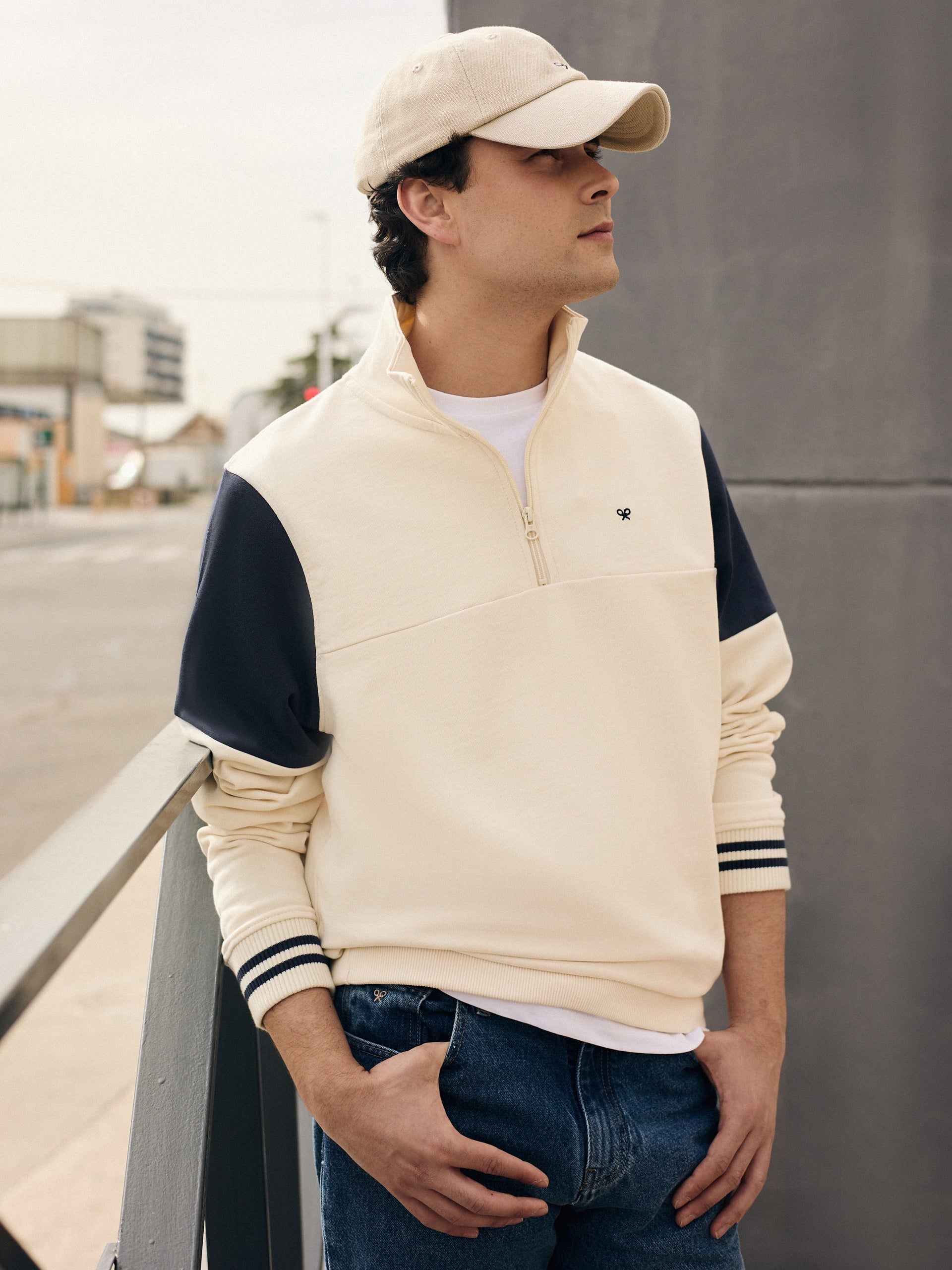 Sweatshirt vintage creme com fecho de meio zip