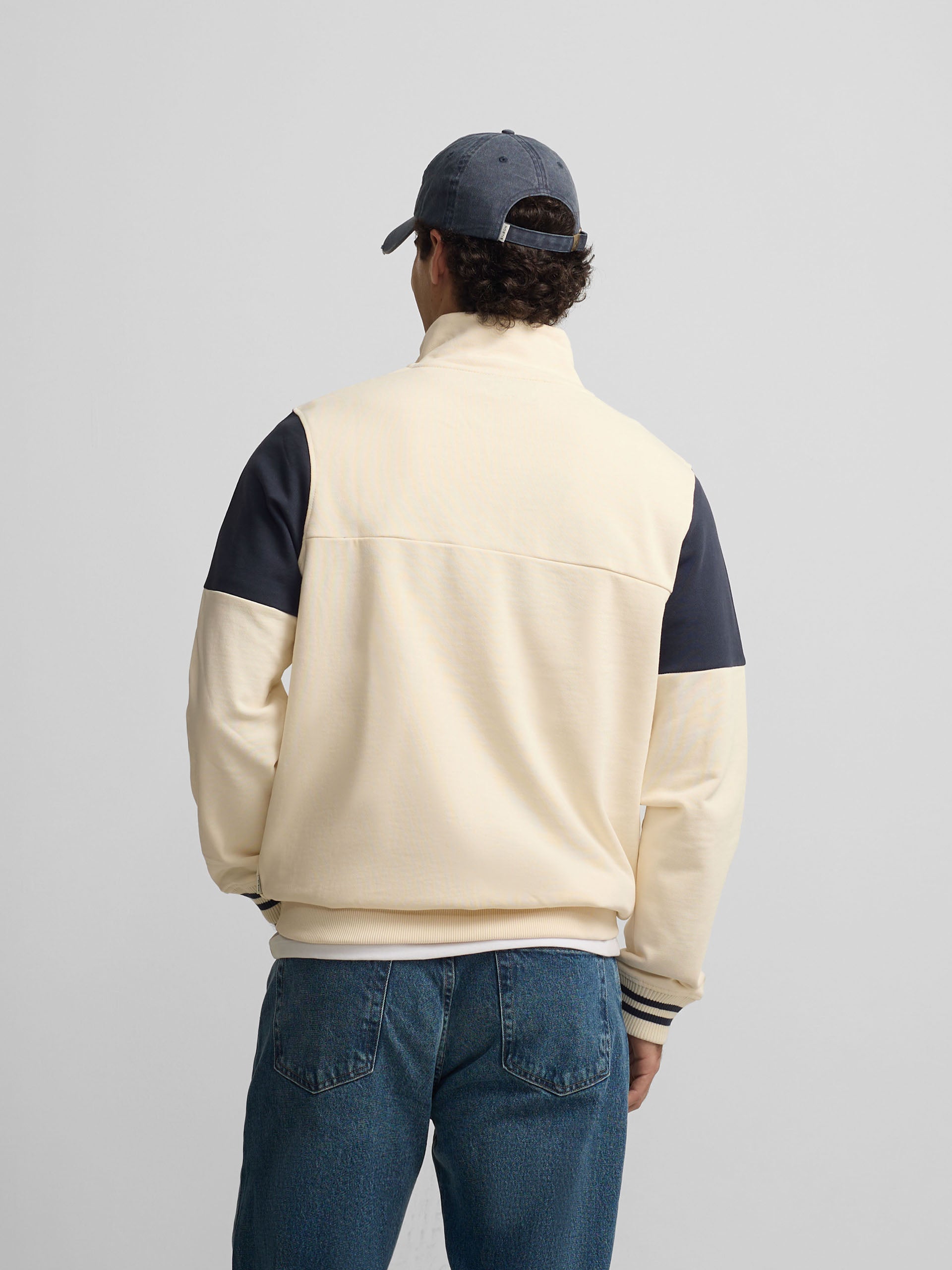 Sweatshirt vintage creme com fecho de meio zip
