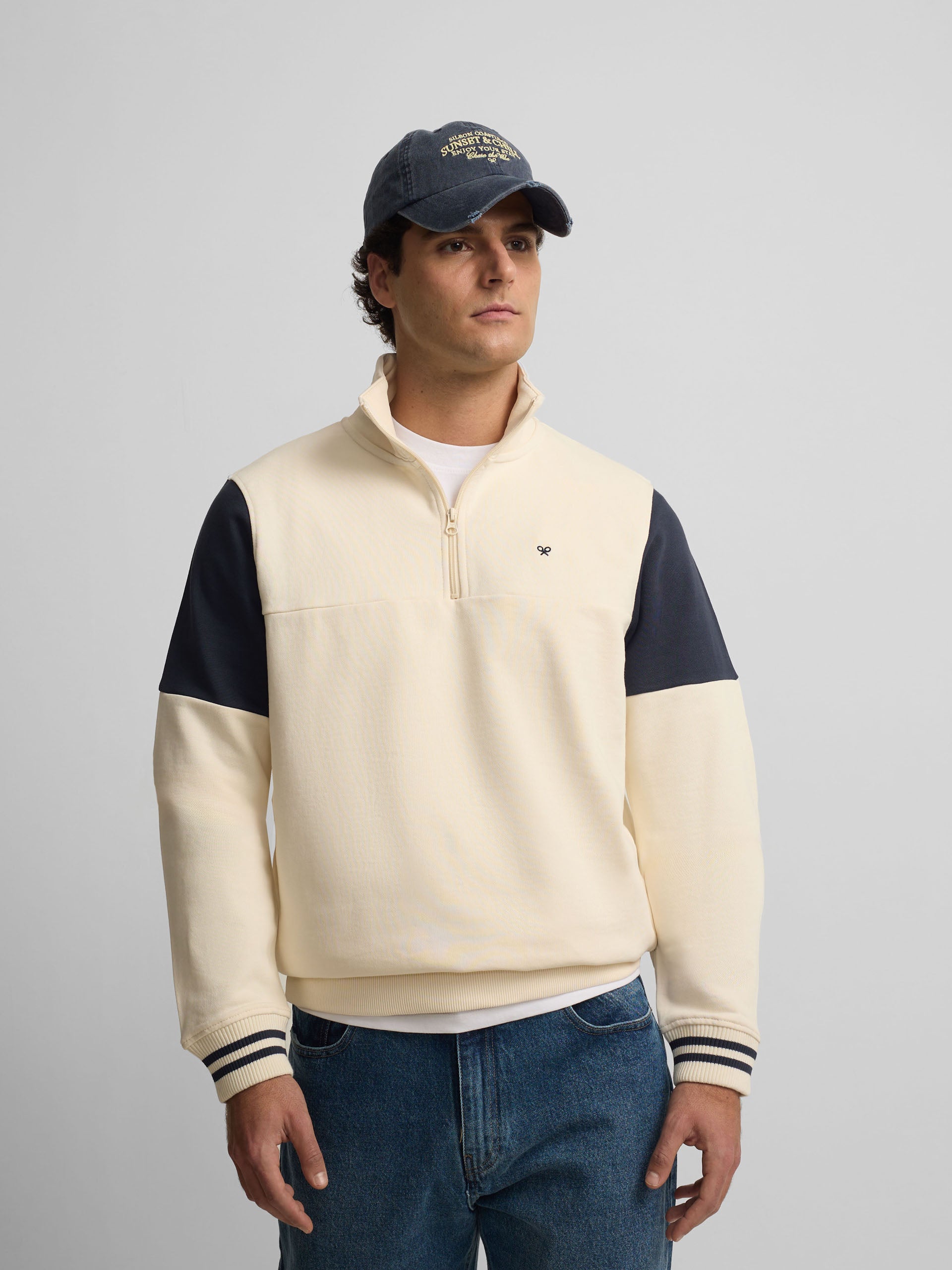 Sweatshirt vintage creme com fecho de meio zip