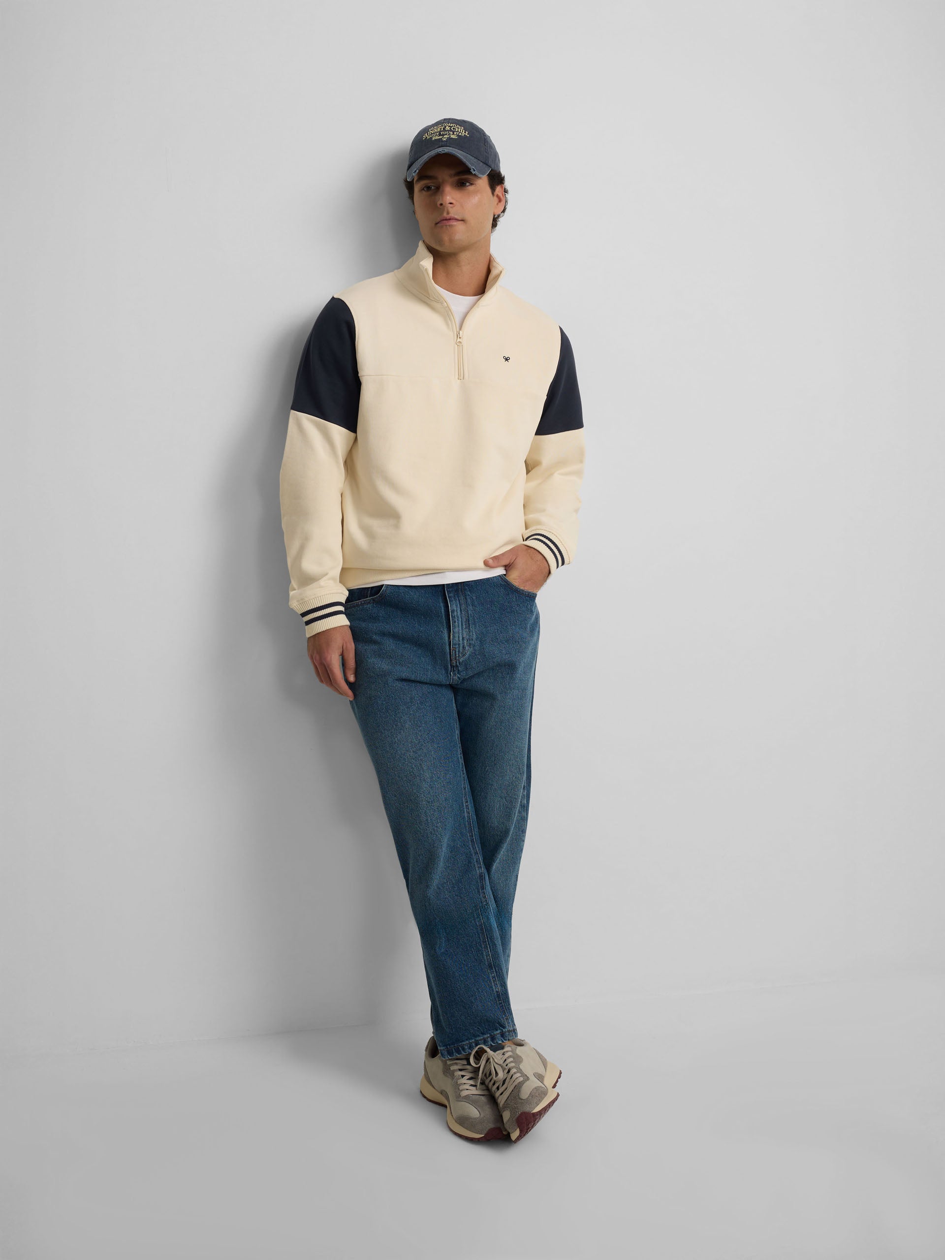 Sweatshirt vintage creme com fecho de meio zip