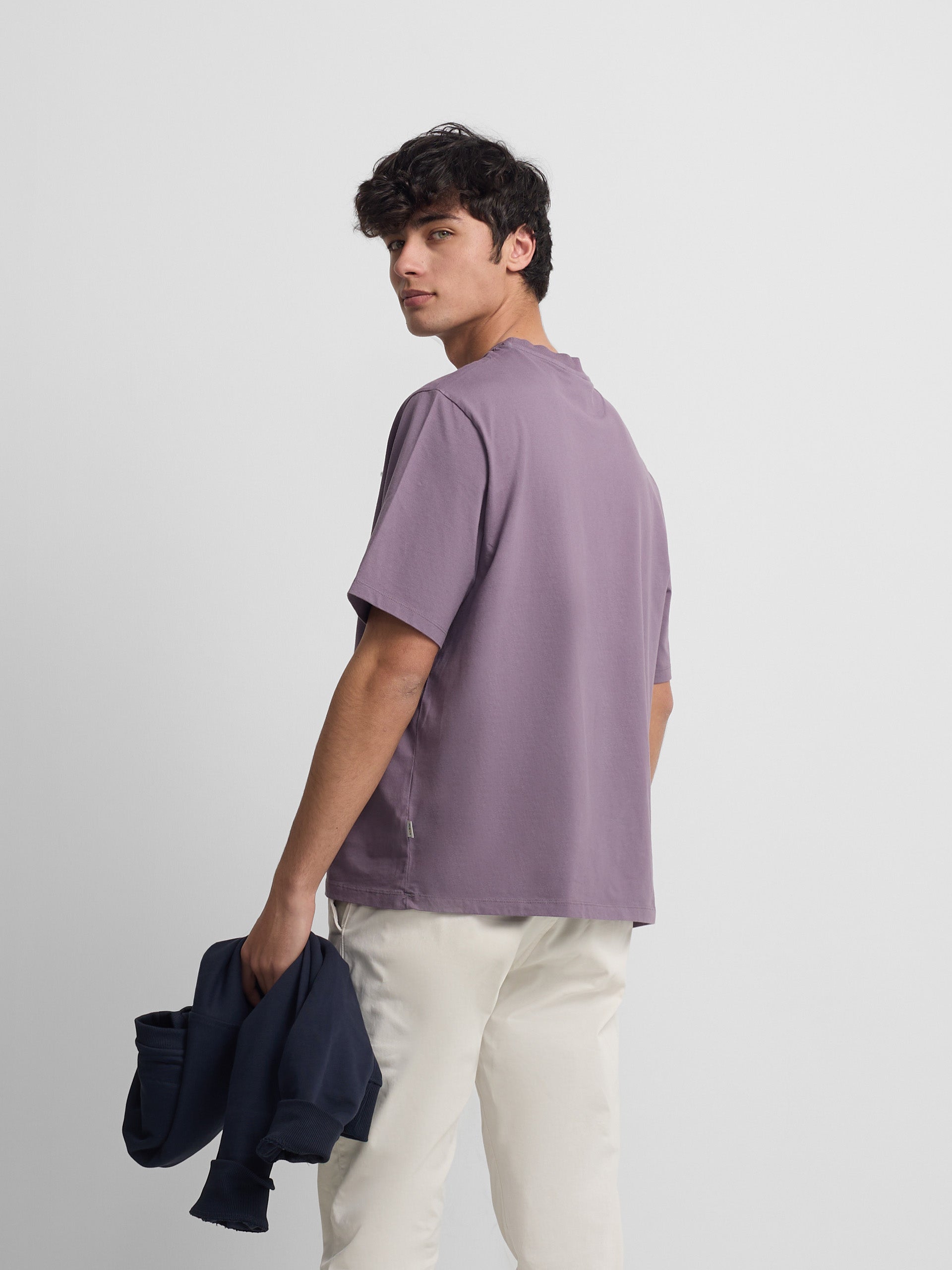 Special fit t-shirt with purple mini logo patch