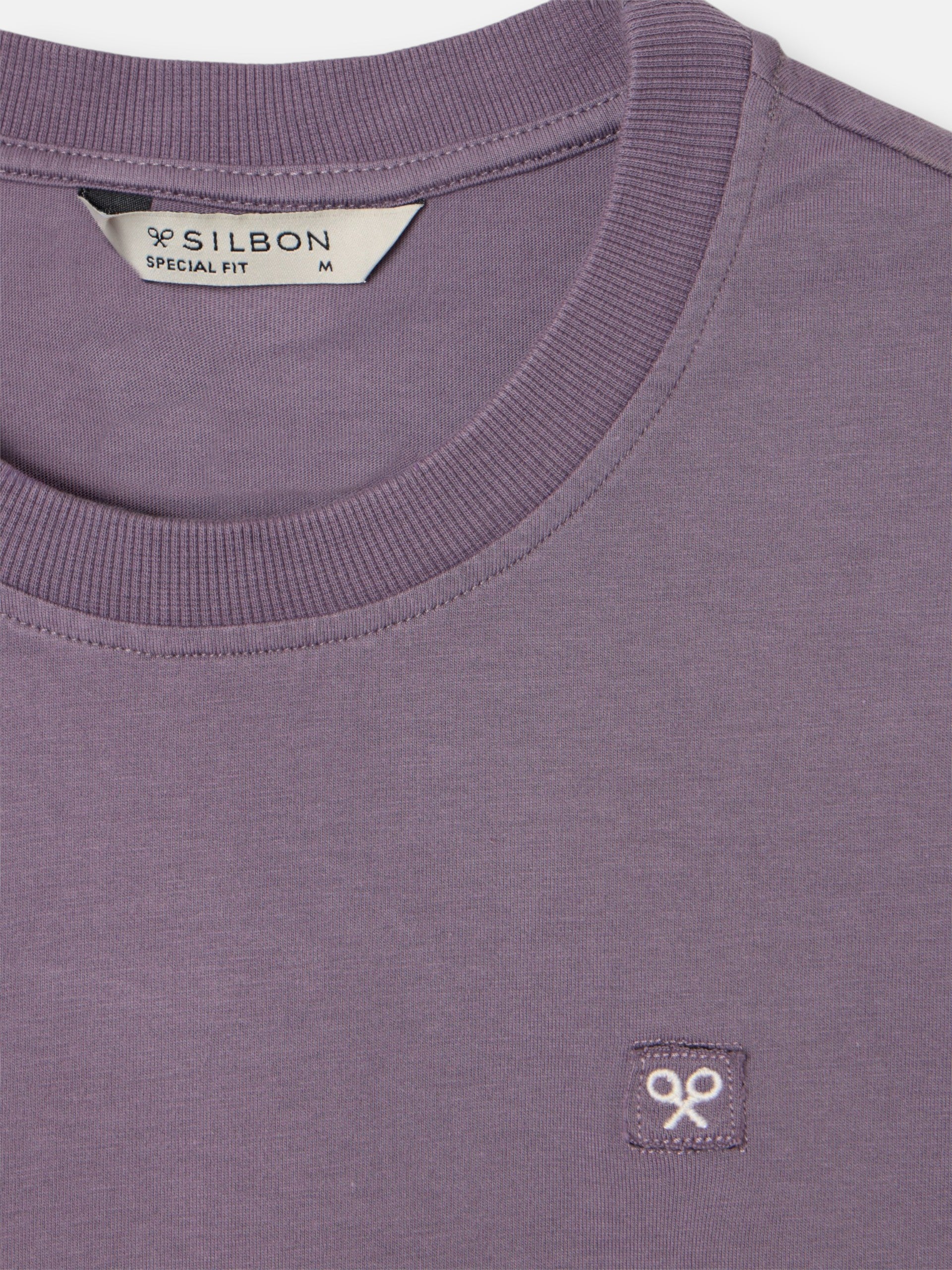 Special fit t-shirt with purple mini logo patch