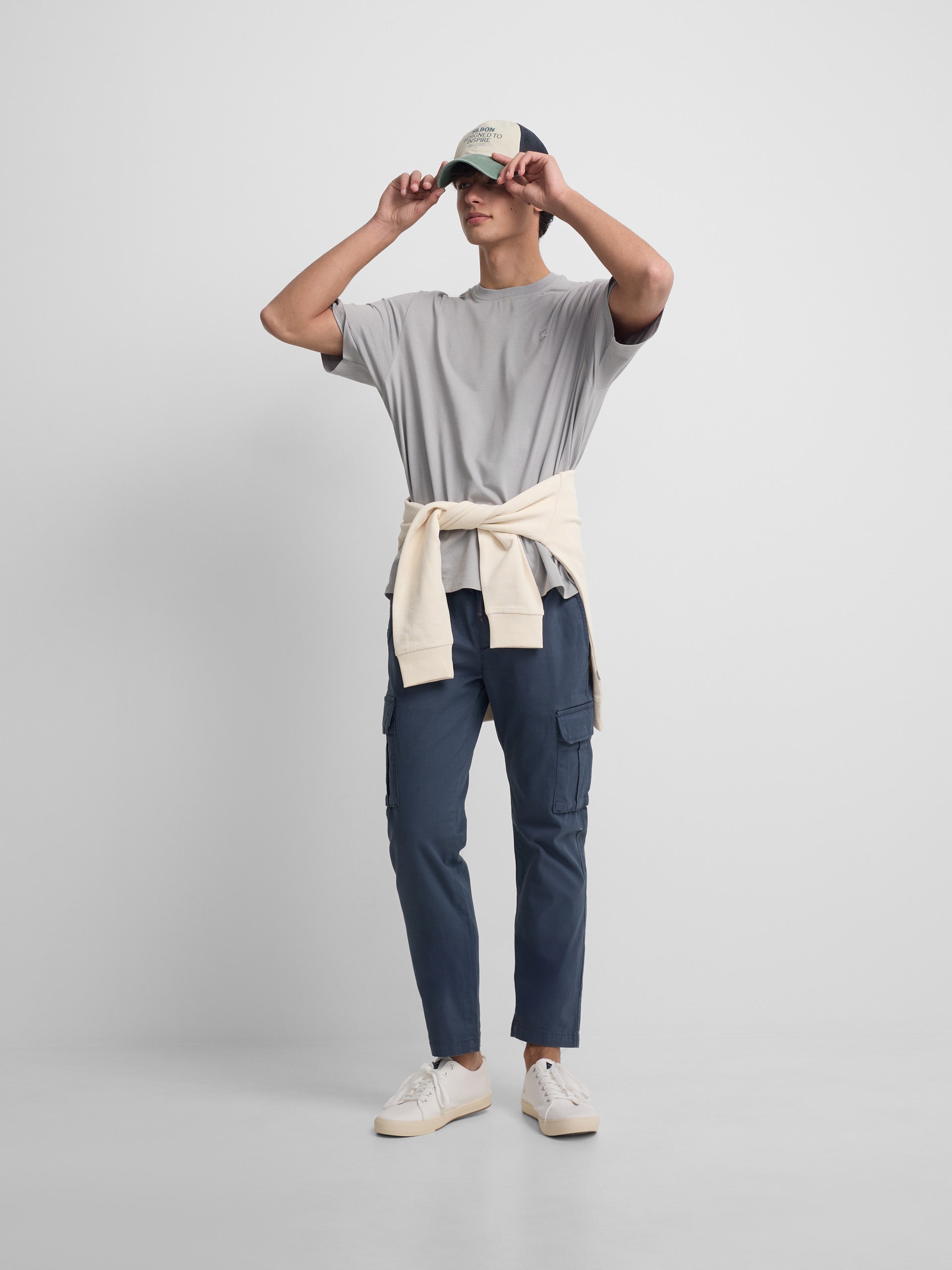 Camiseta special fit minilogo parche gris