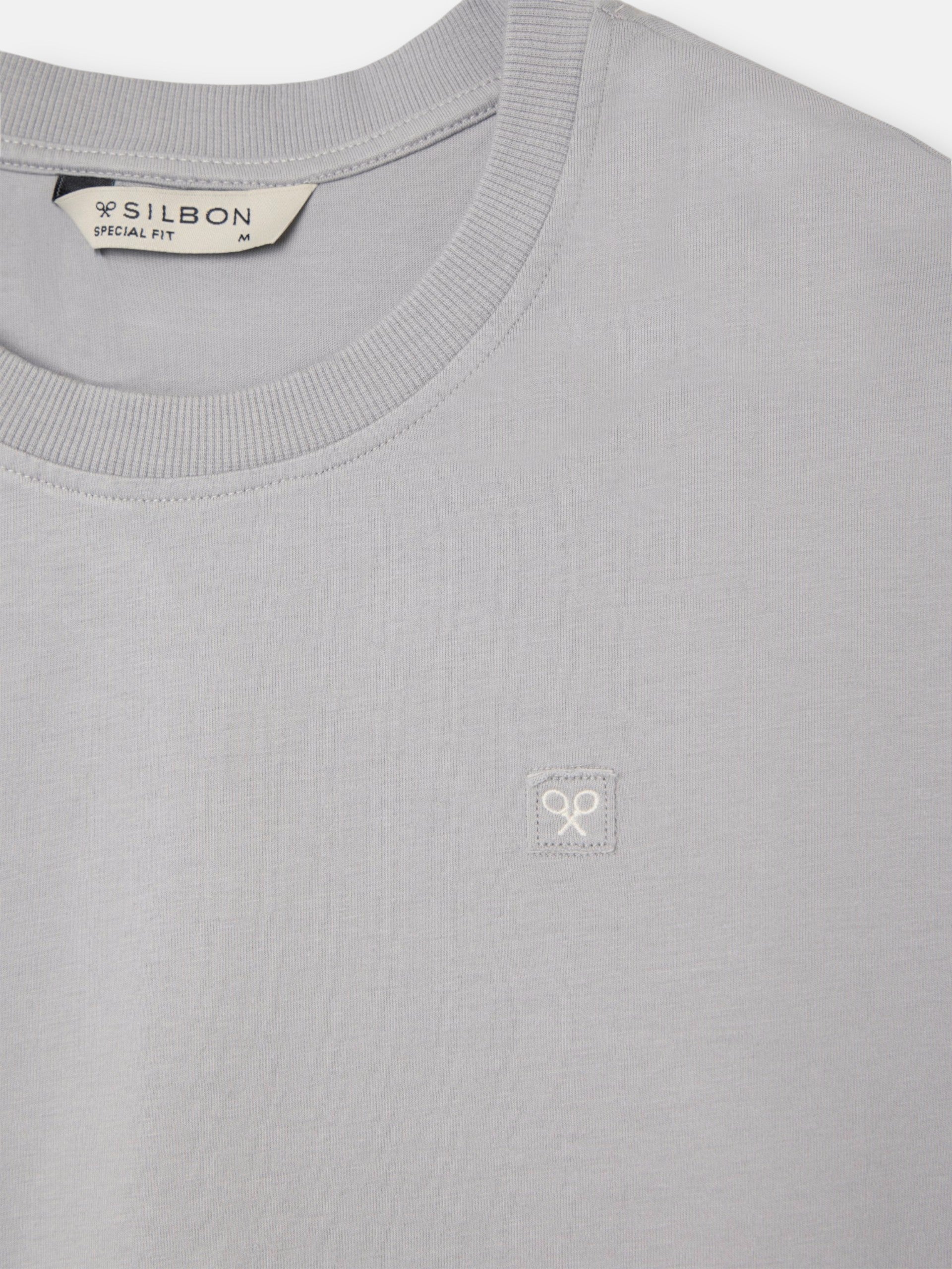 Camiseta special fit minilogo parche gris