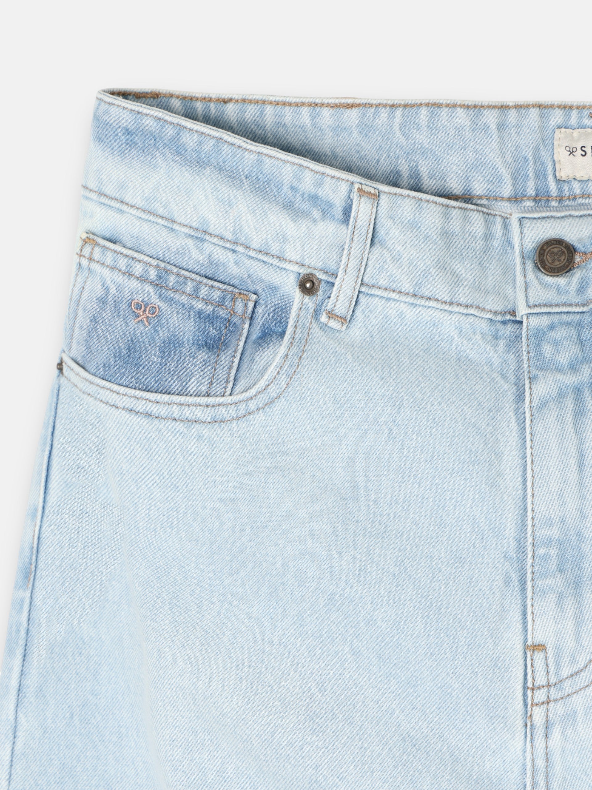 Pantalon sport denim tapered azul claro