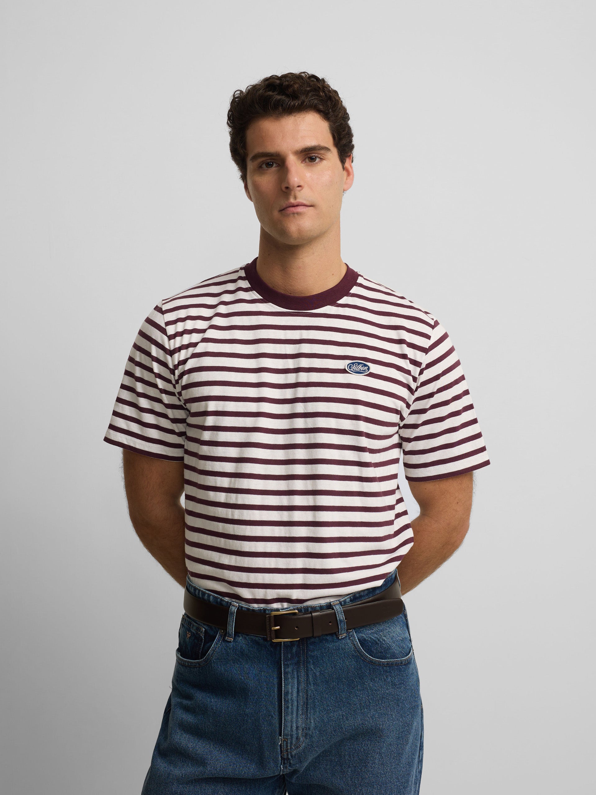 T-shirt rustique à rayures bordeaux
