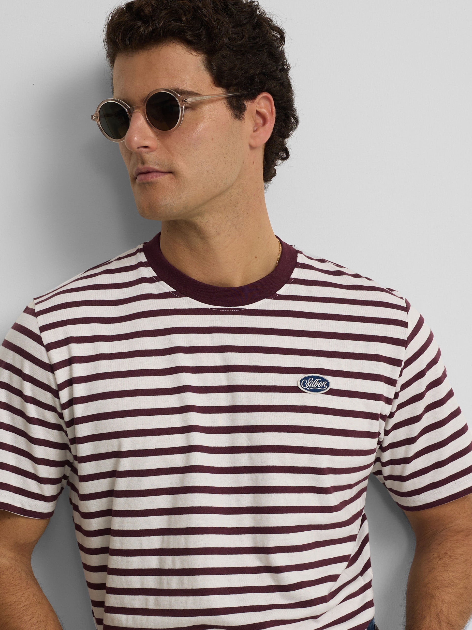 T-shirt rustique à rayures bordeaux