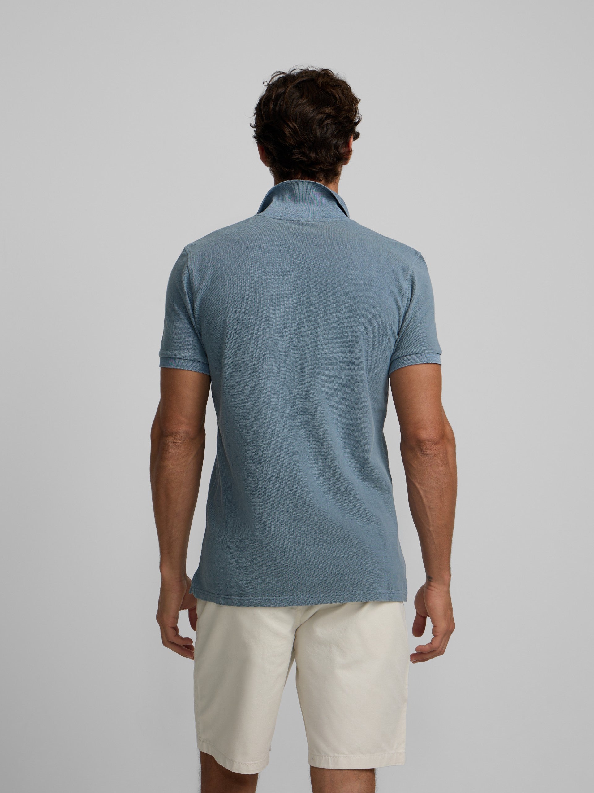 Polo clasico garment dye azul medio