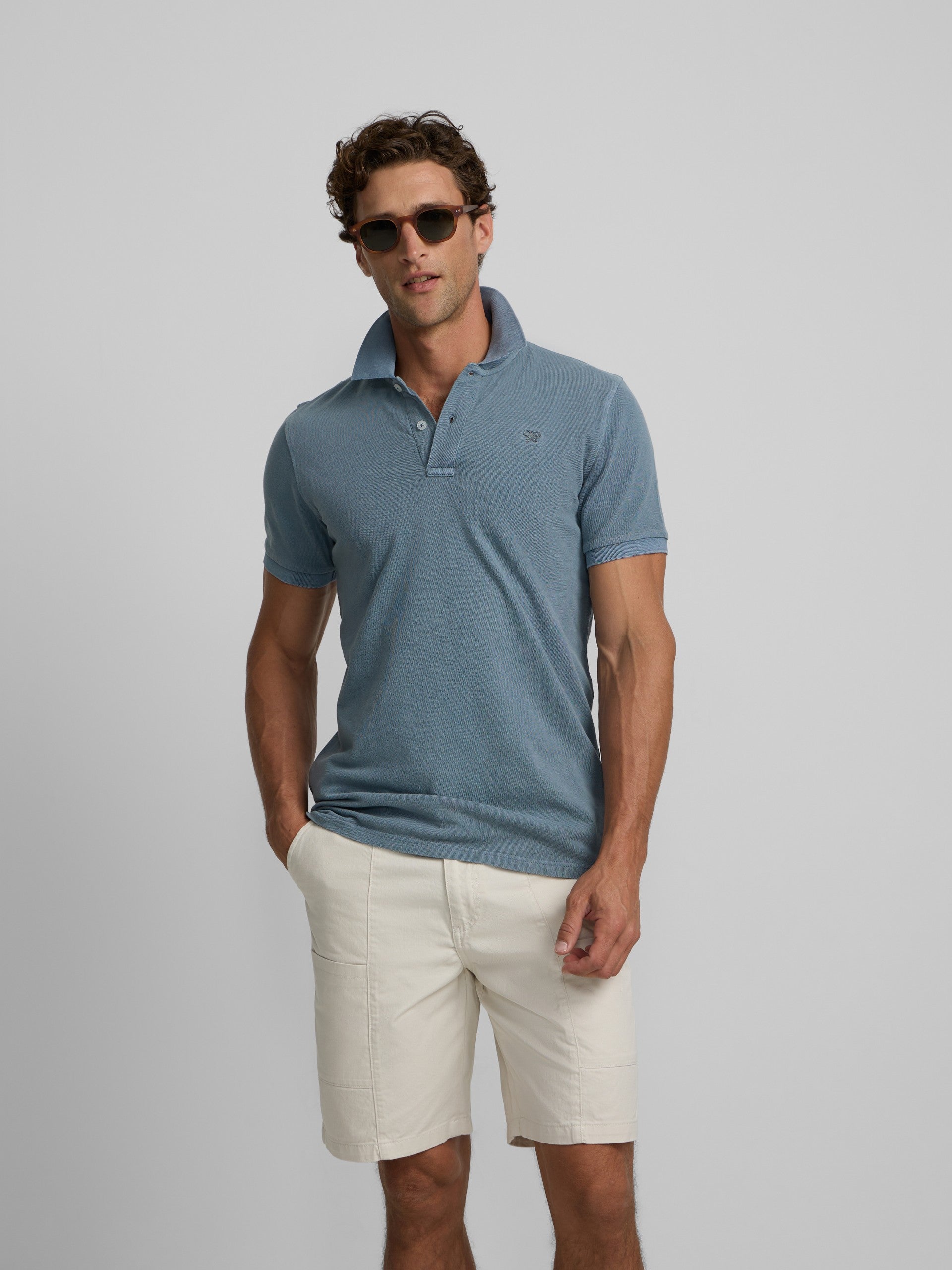 Polo clasico garment dye azul medio