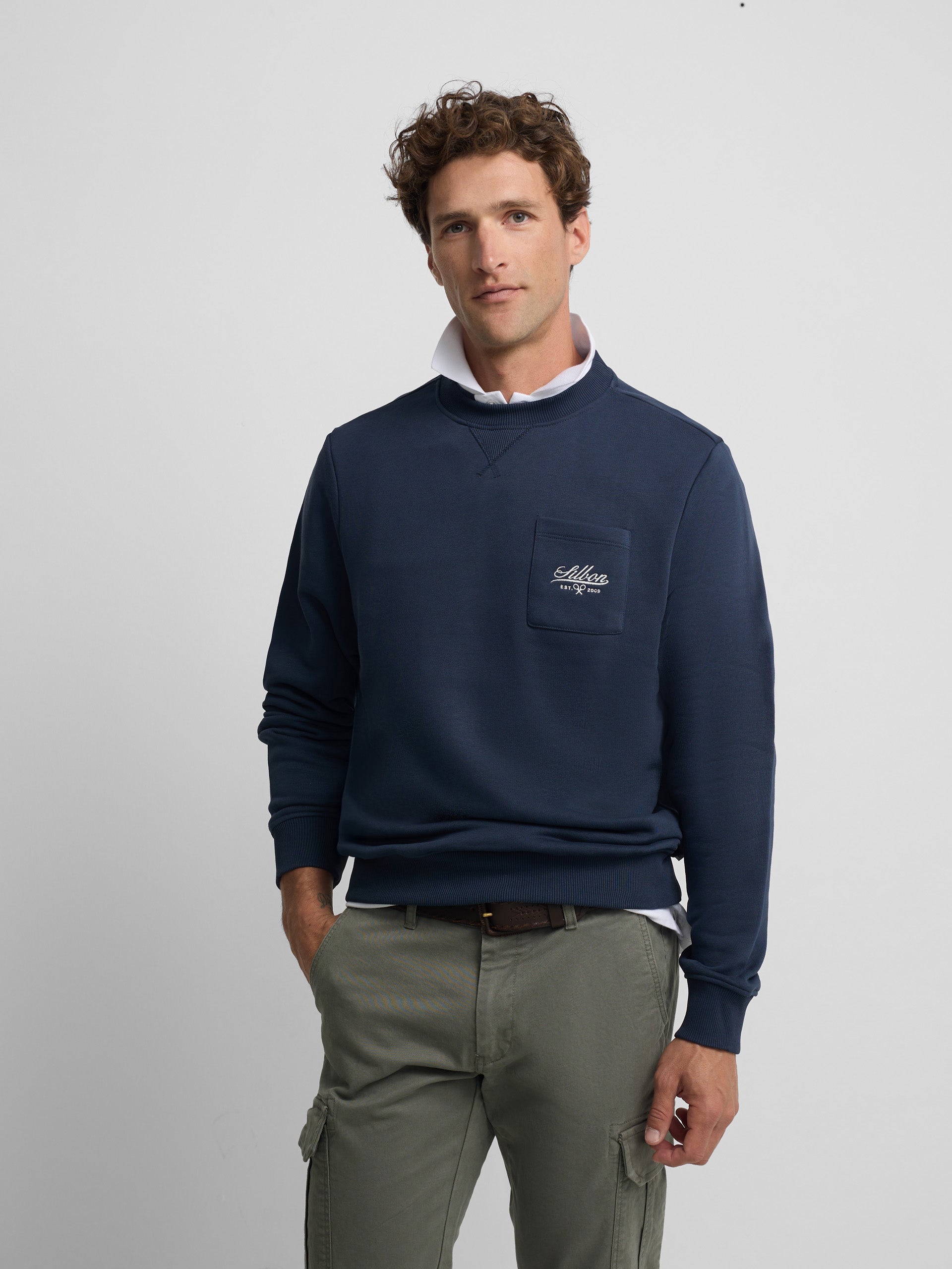 Sudadera bolsillo bordado azul marino