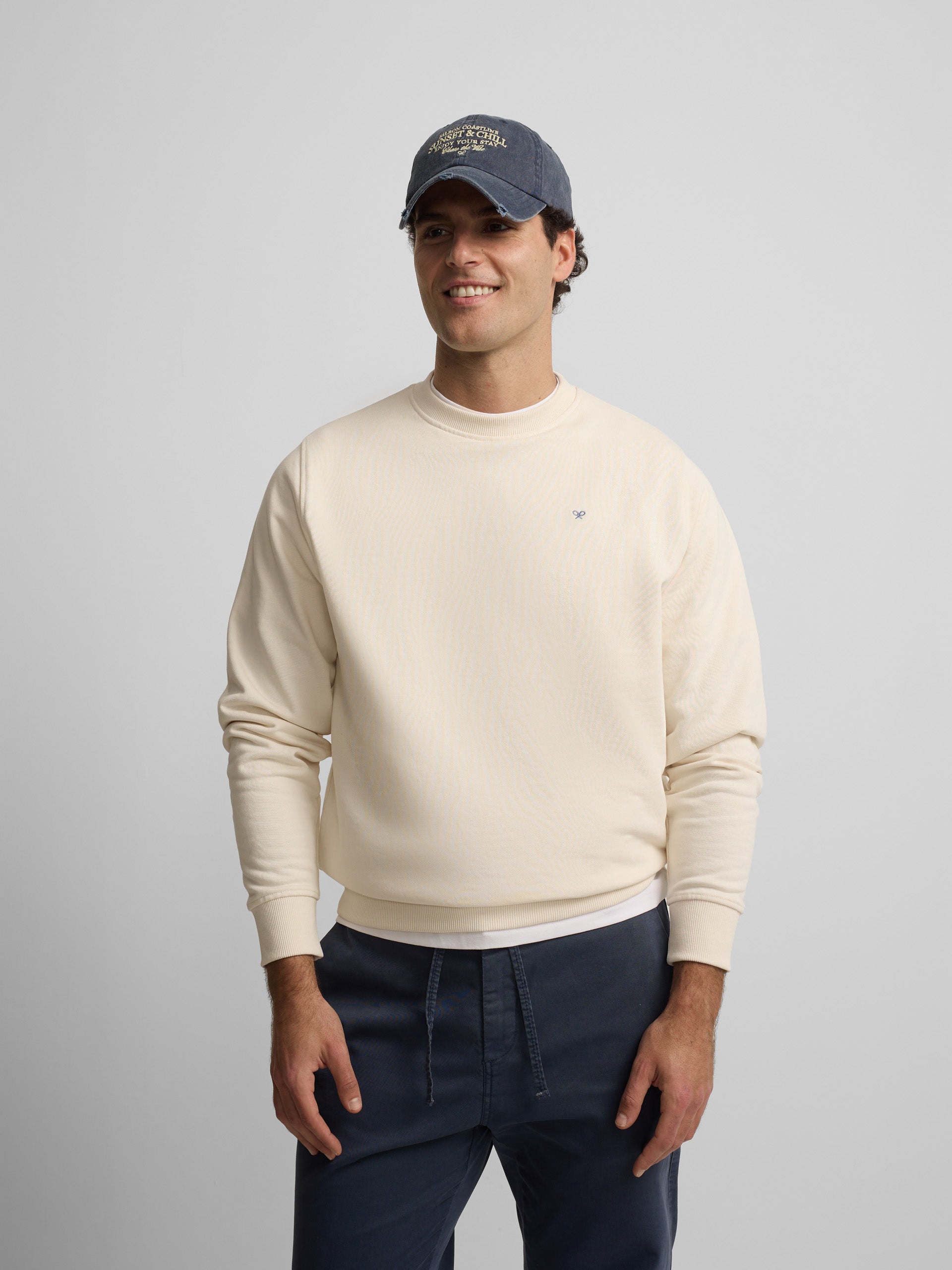 Sudadera creative dept crema