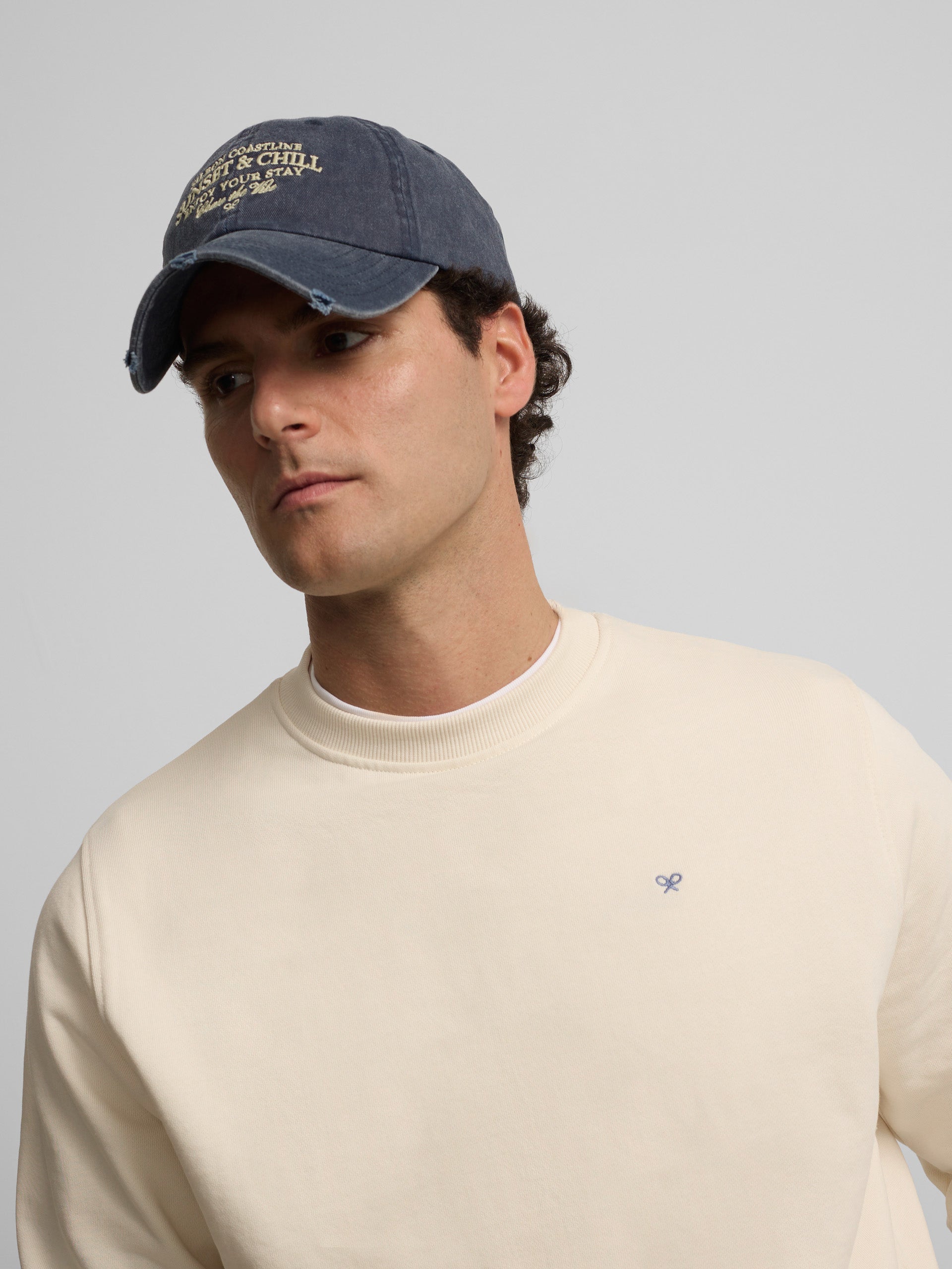Sudadera creative dept crema