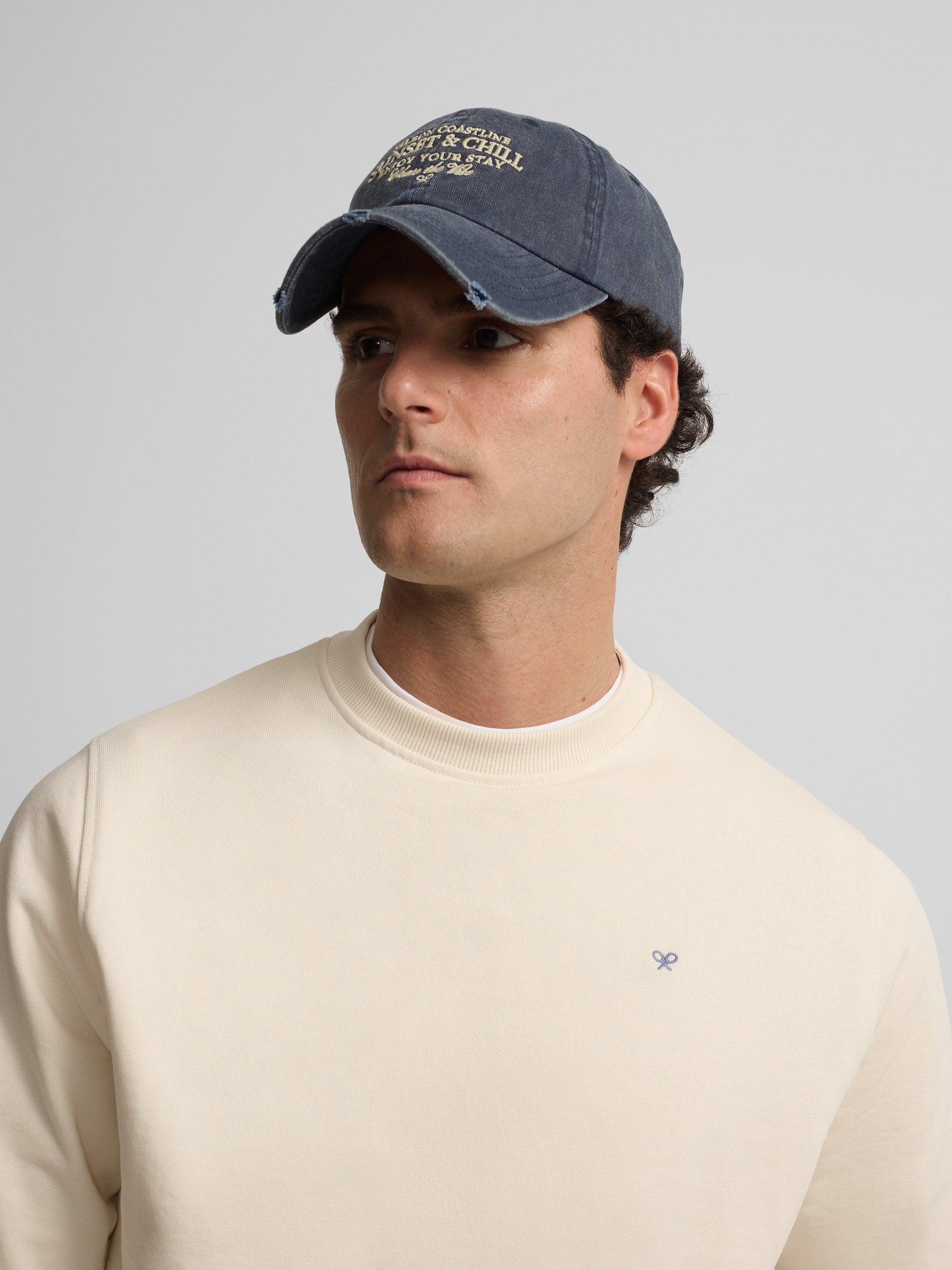 Sudadera creative dept crema