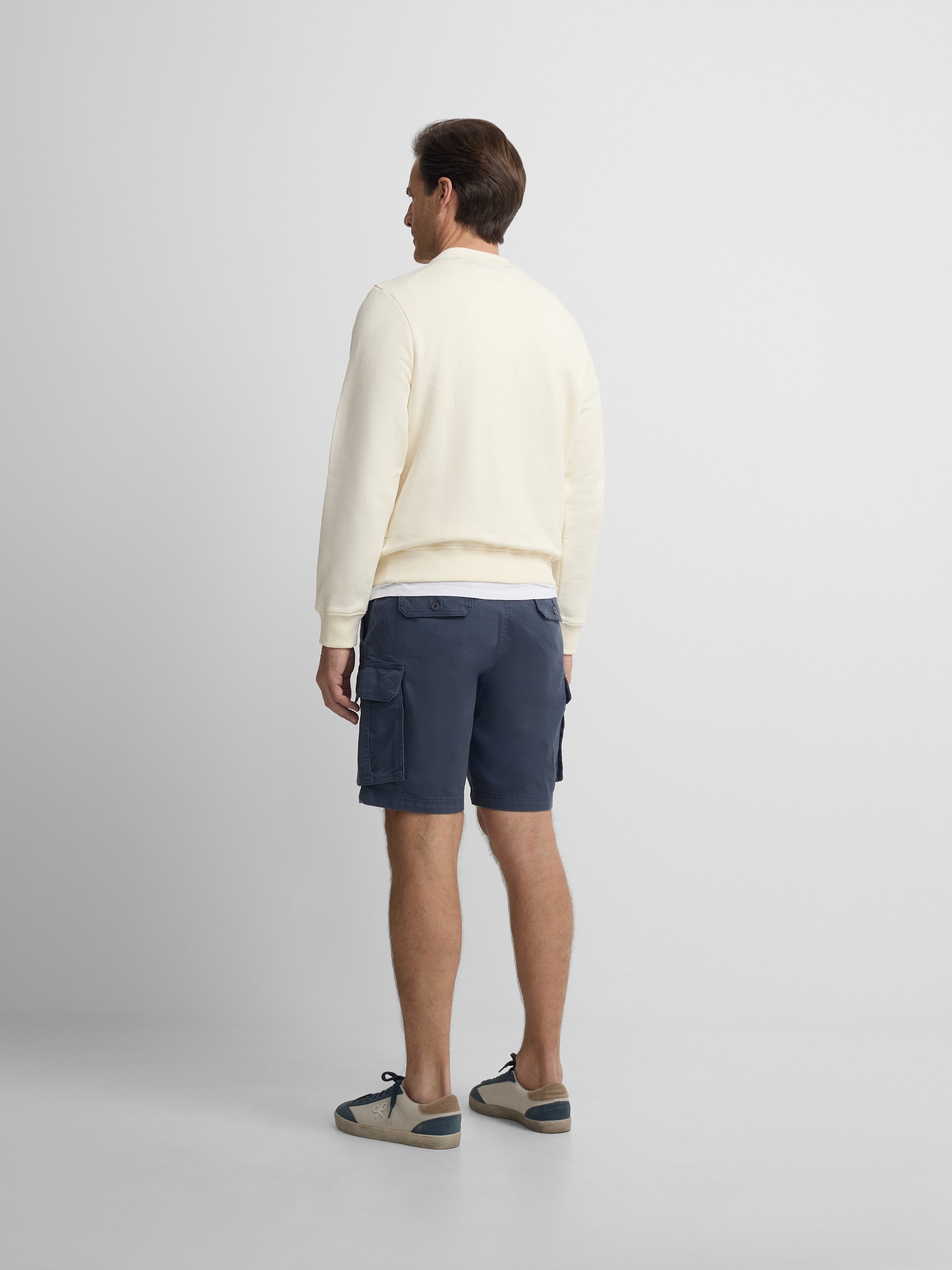 Sweat-shirt crème à poche brodée