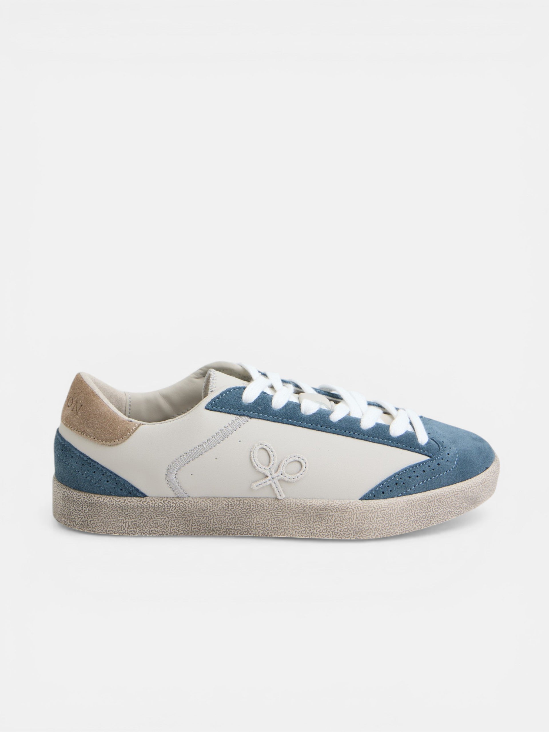 Zapatilla desgastada crema