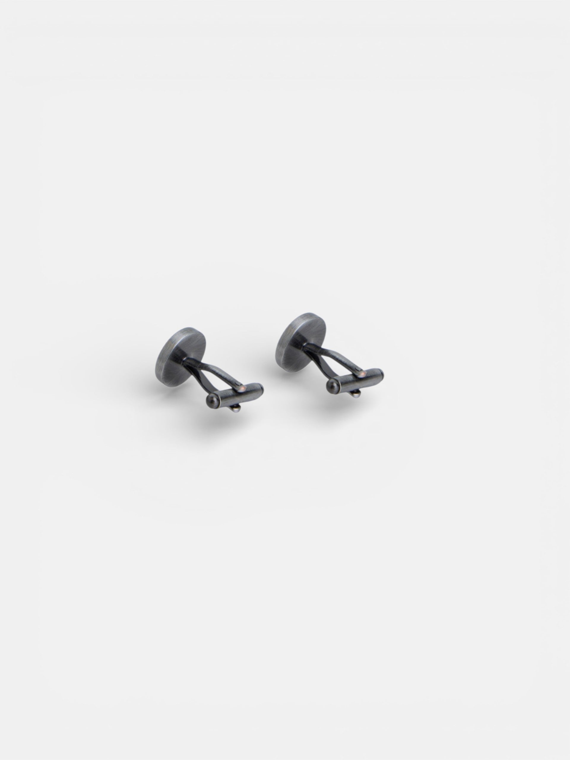 Classic cufflink with engraved rackets
