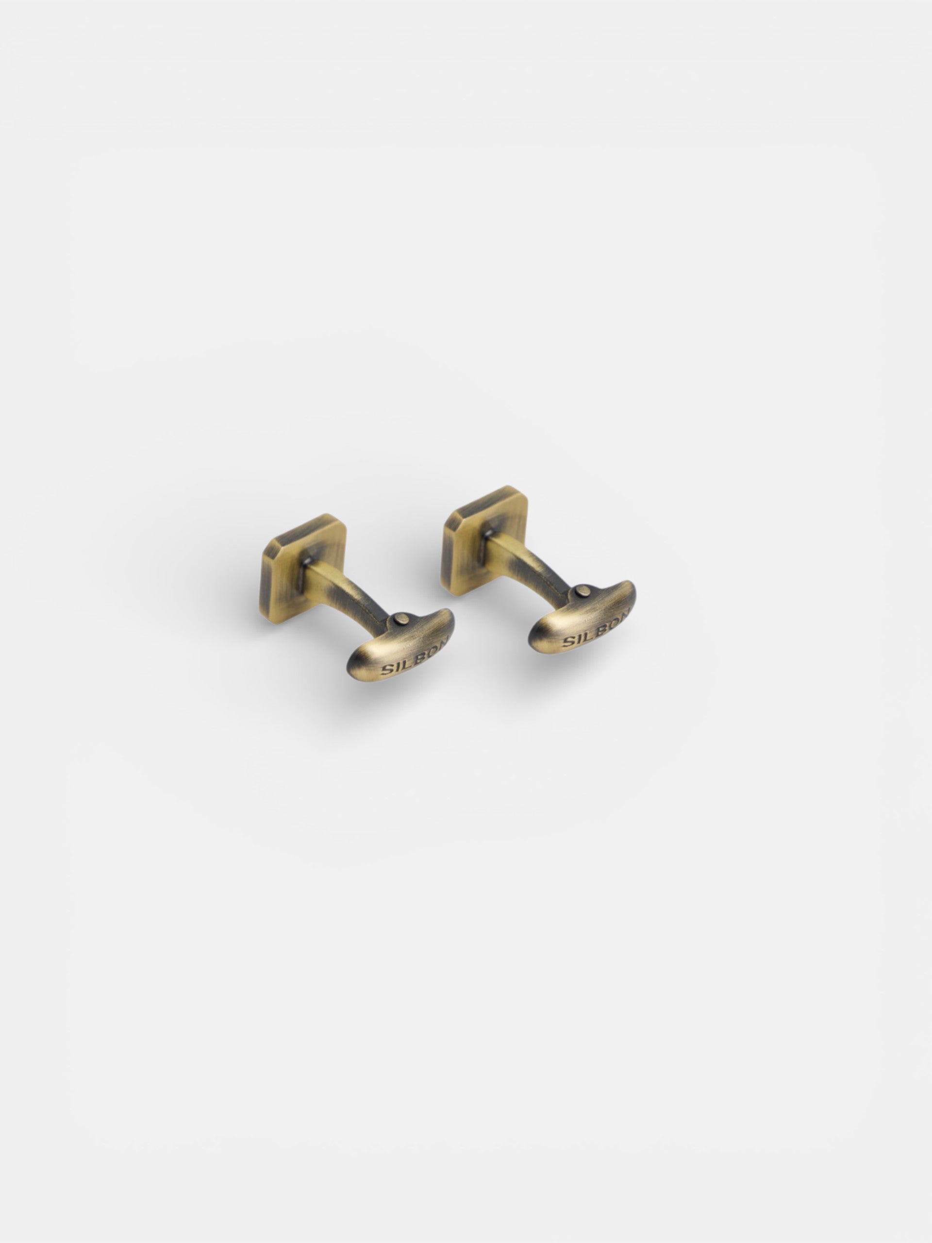 Square cufflink with engraved aged gold detail