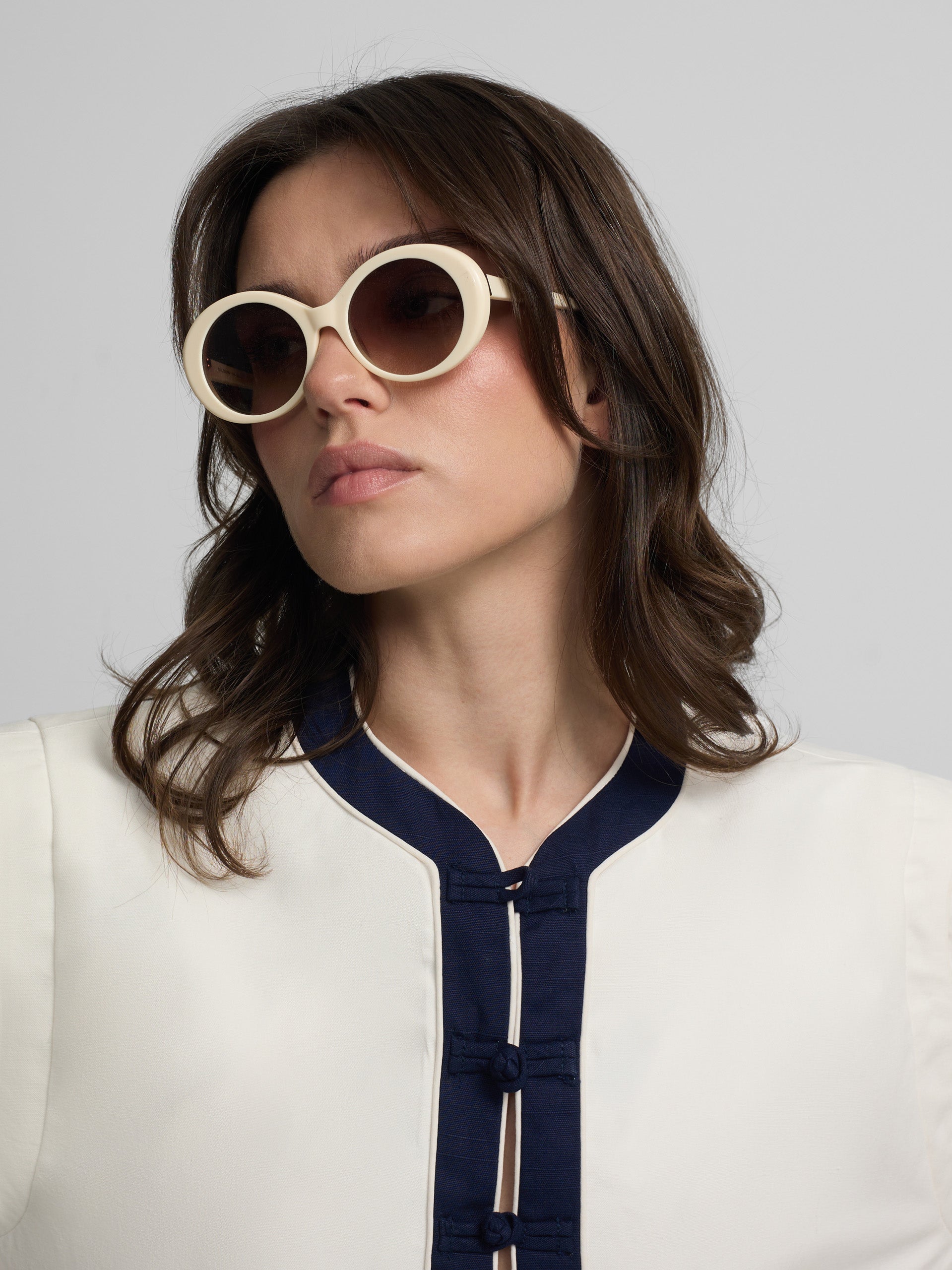 Veste col mao brodée blanche