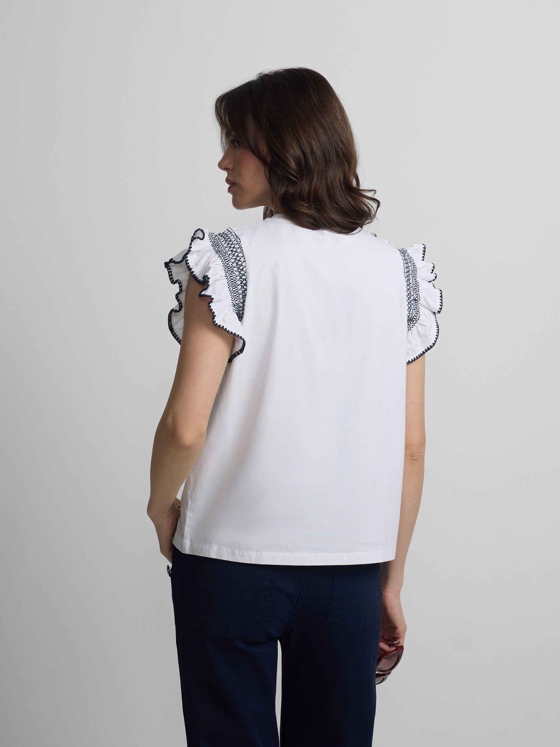 T-shirt femme à volants et épaulettes blanche