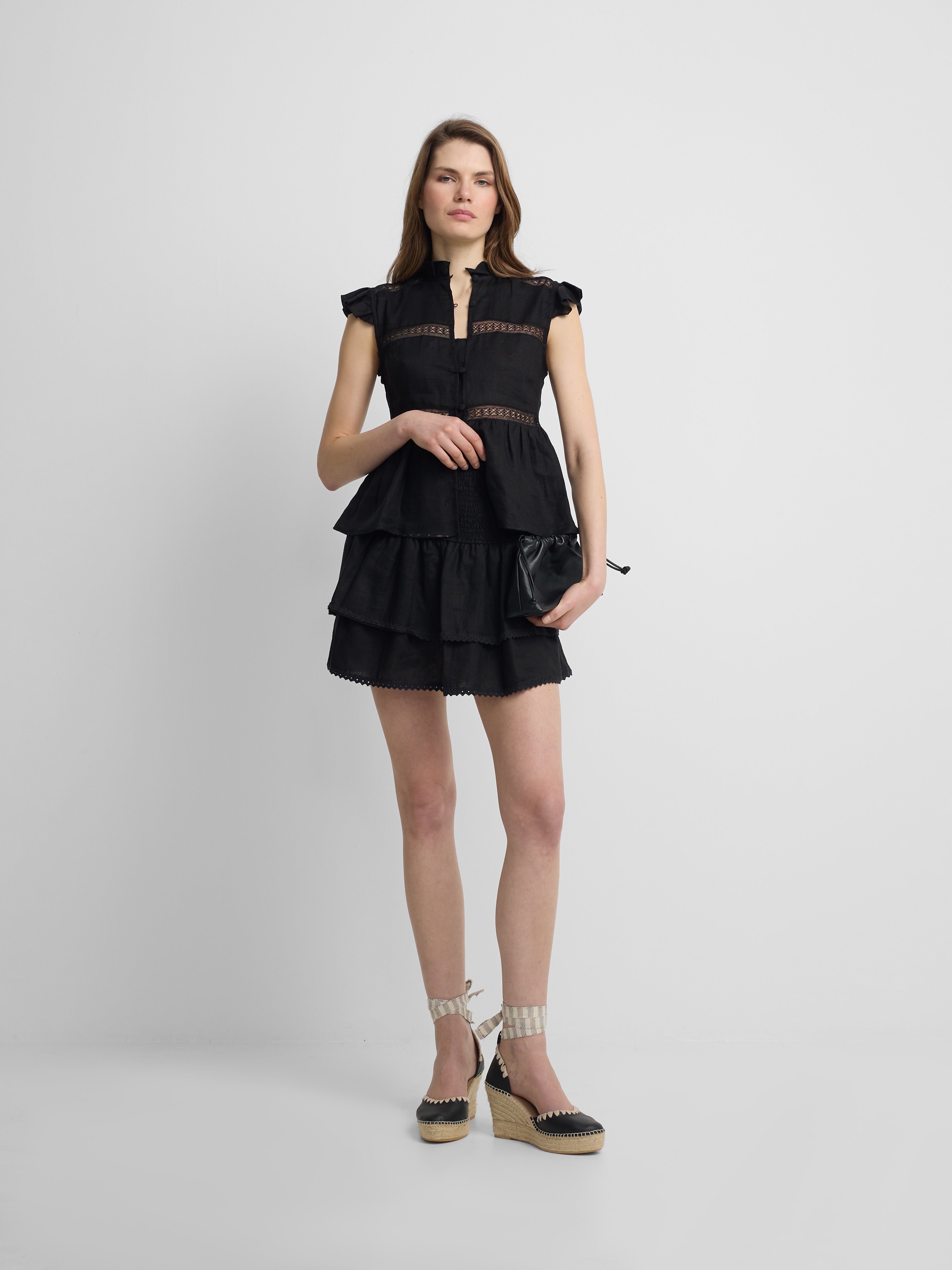 Blusa detalles bordados negra