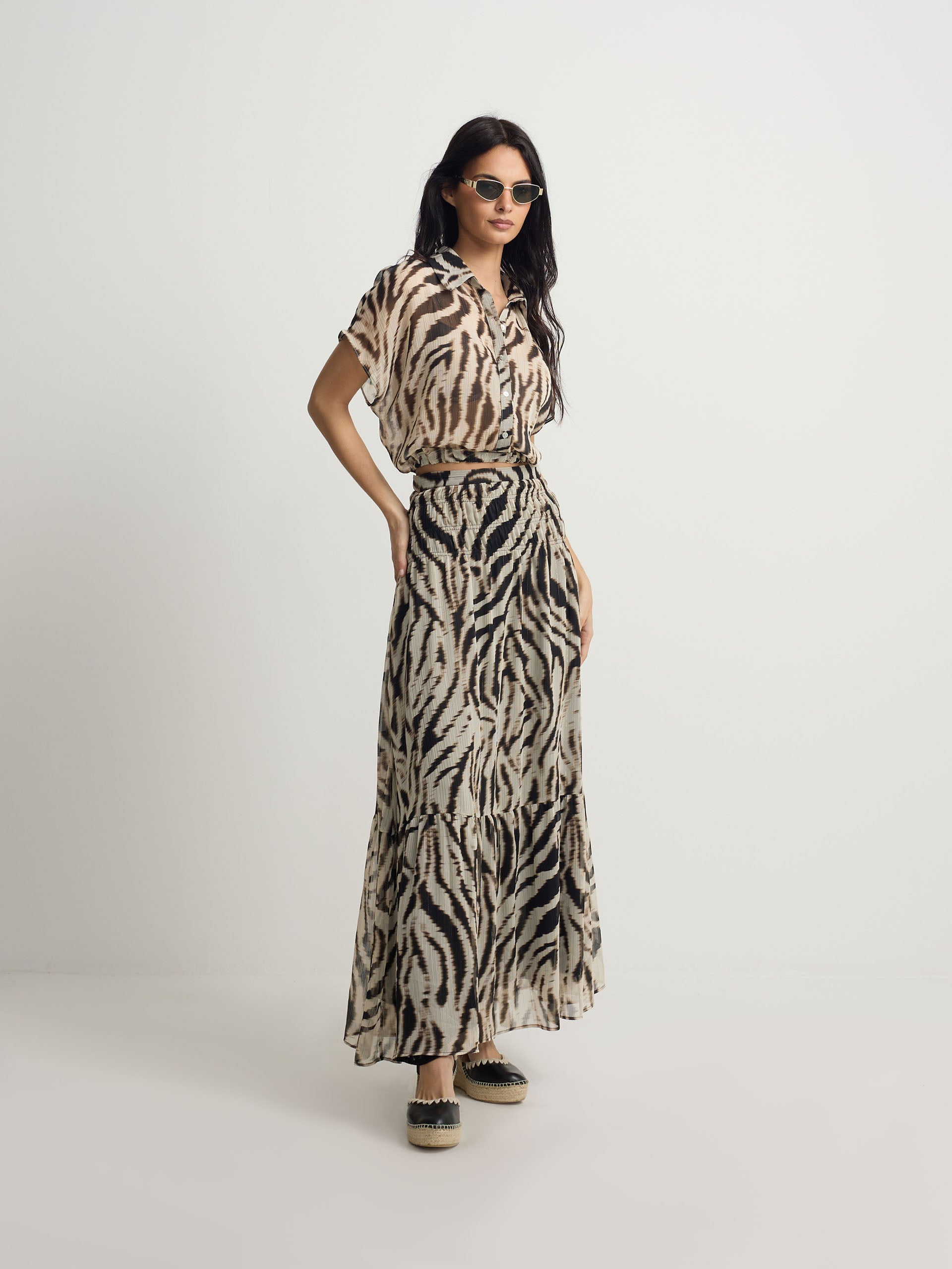 Blusa estampado animal print negro