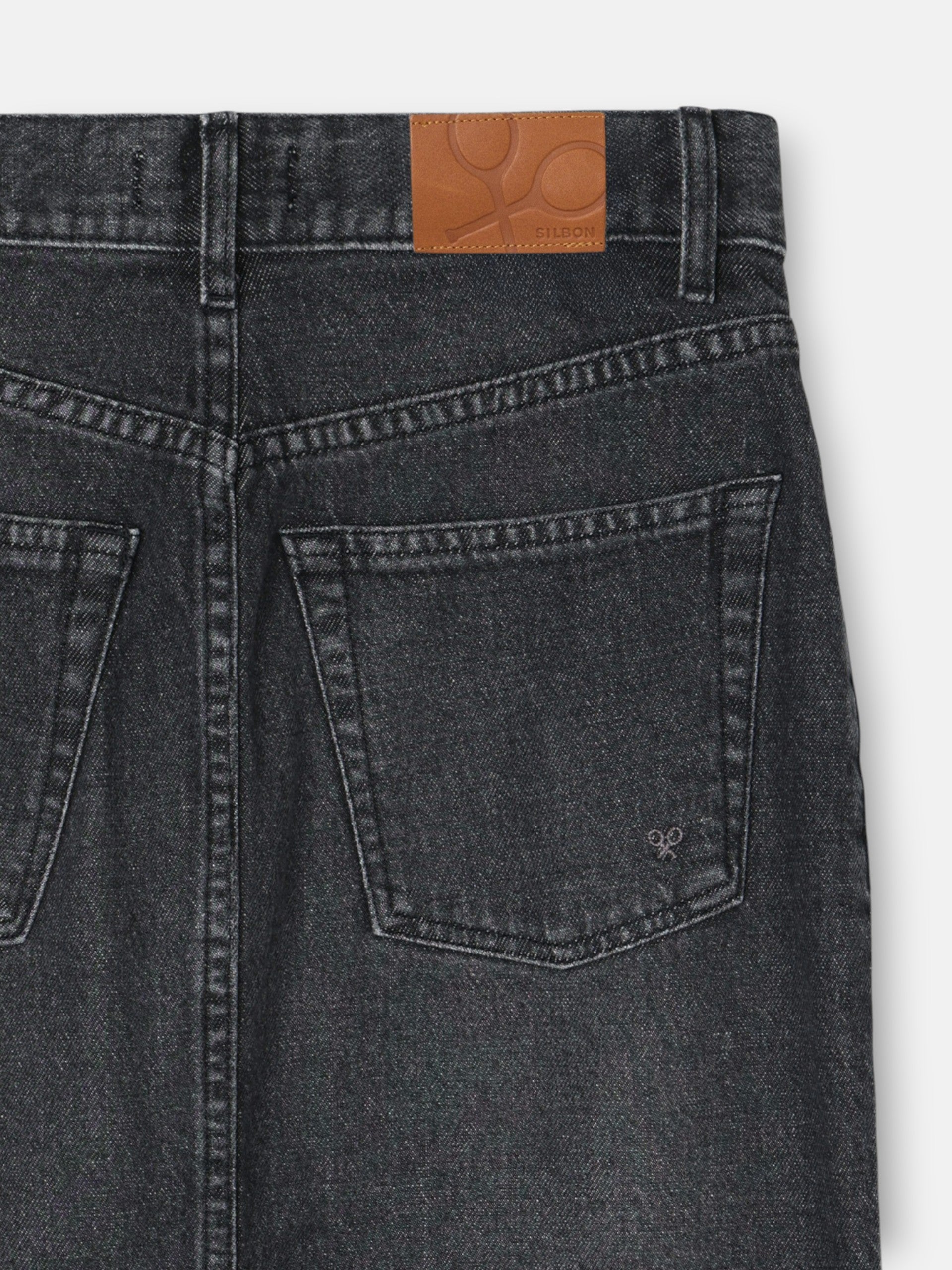 Jupe midi droite à boucle en denim gris