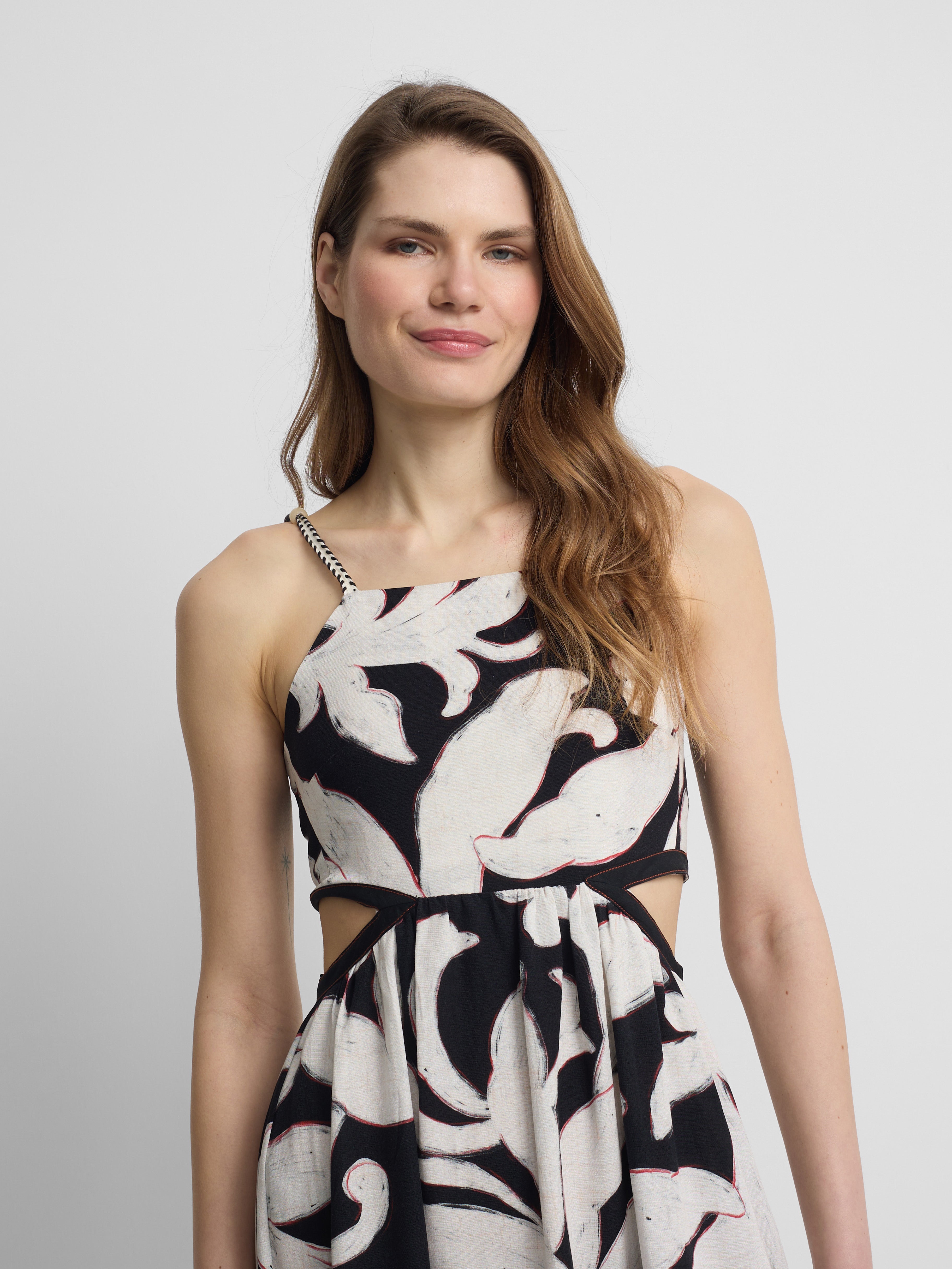 Vestido cut out estampado flores negro