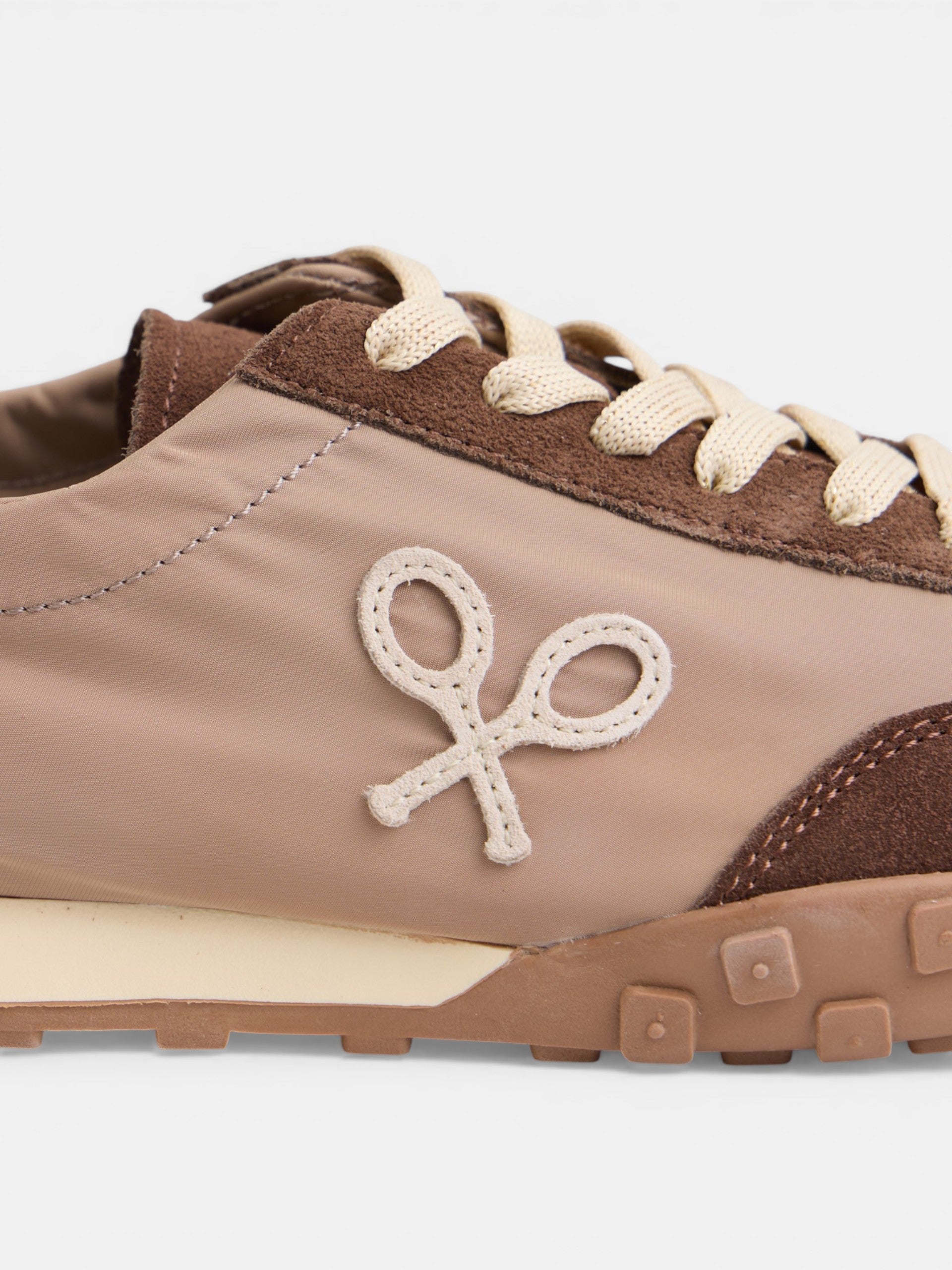 Baskets de course marron