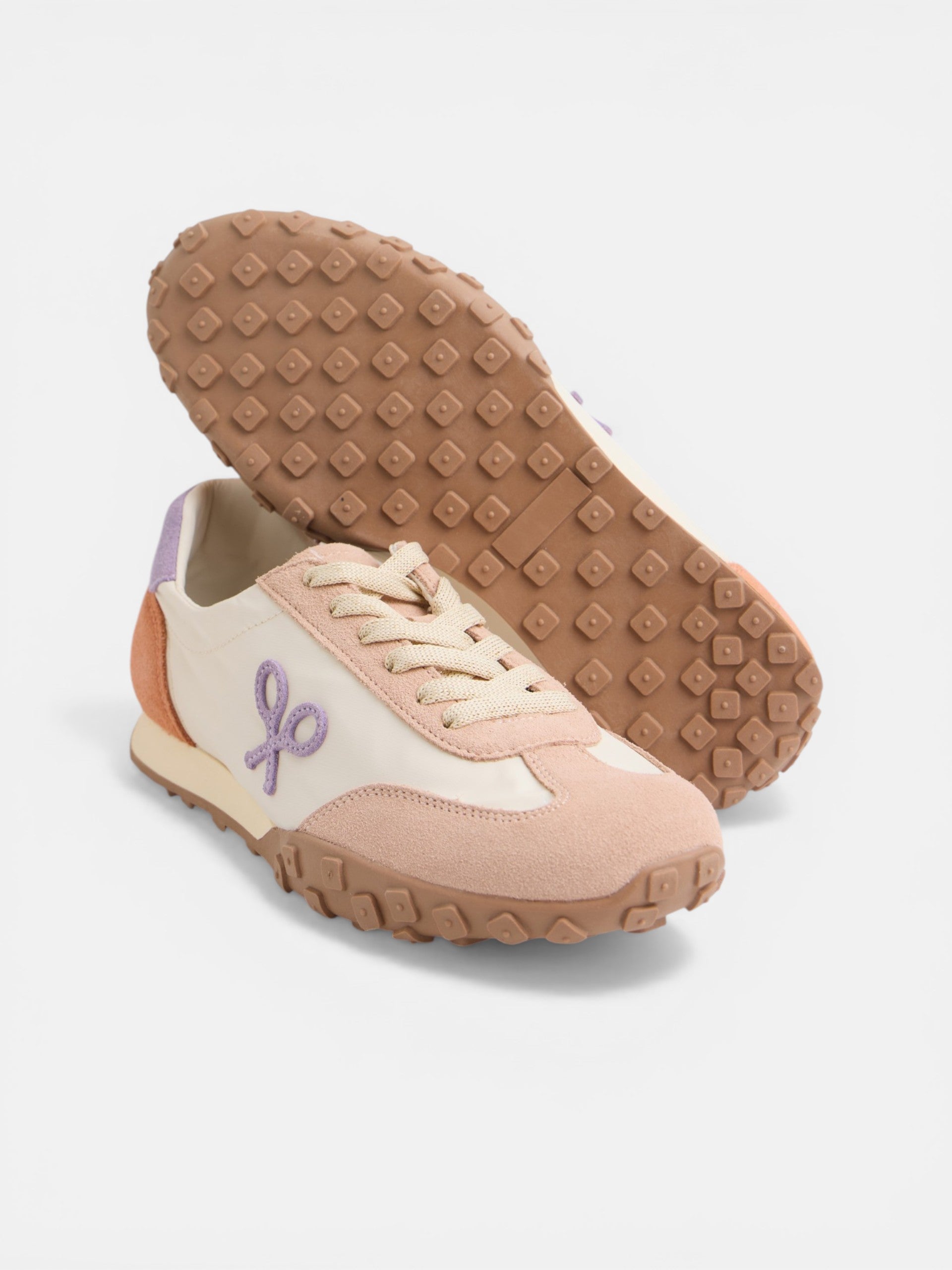 Baskets de course violettes et orange