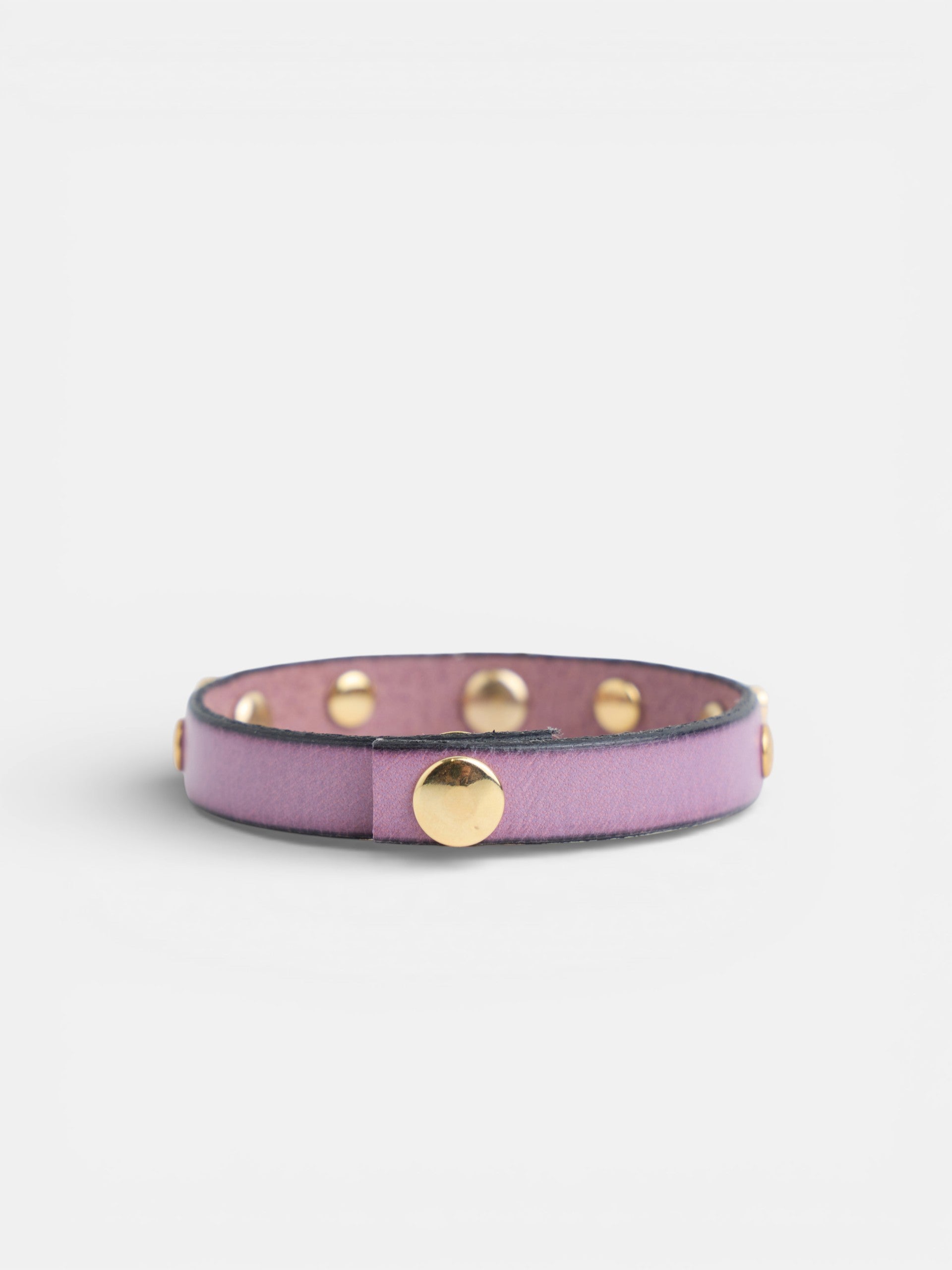 Pulsera piel logo y tachas malva