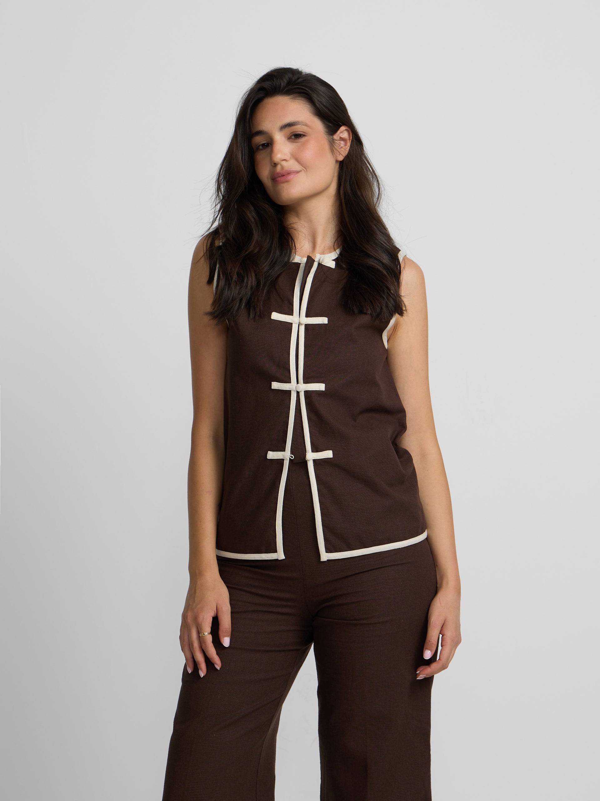 Chaleco vivos contraste lino marron