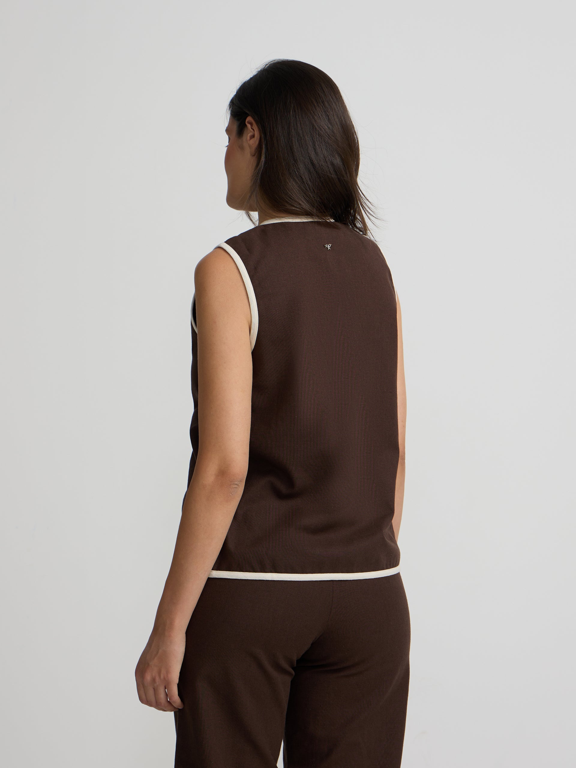 Chaleco vivos contraste lino marron
