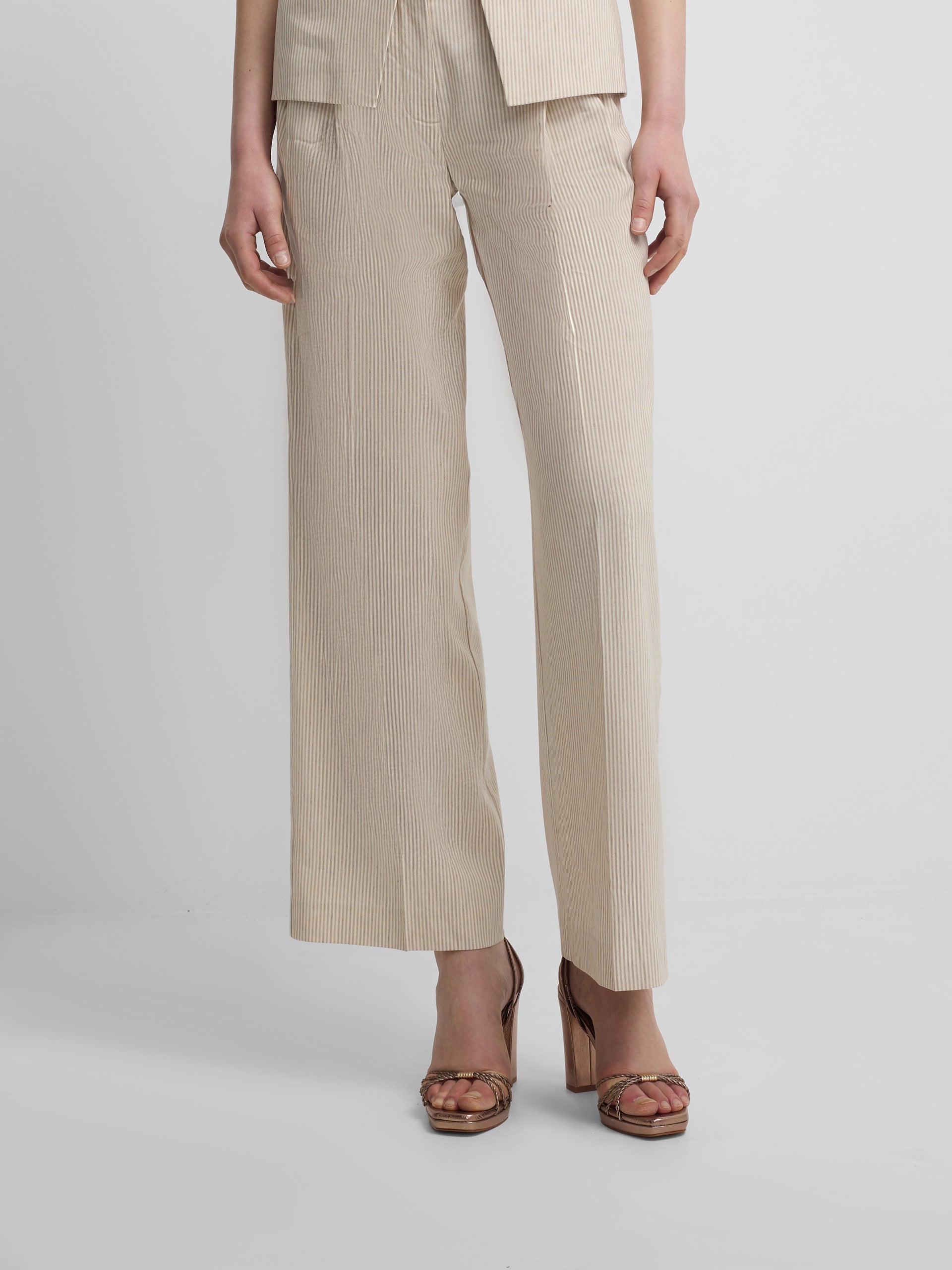 Pantalon recto rayas beige
