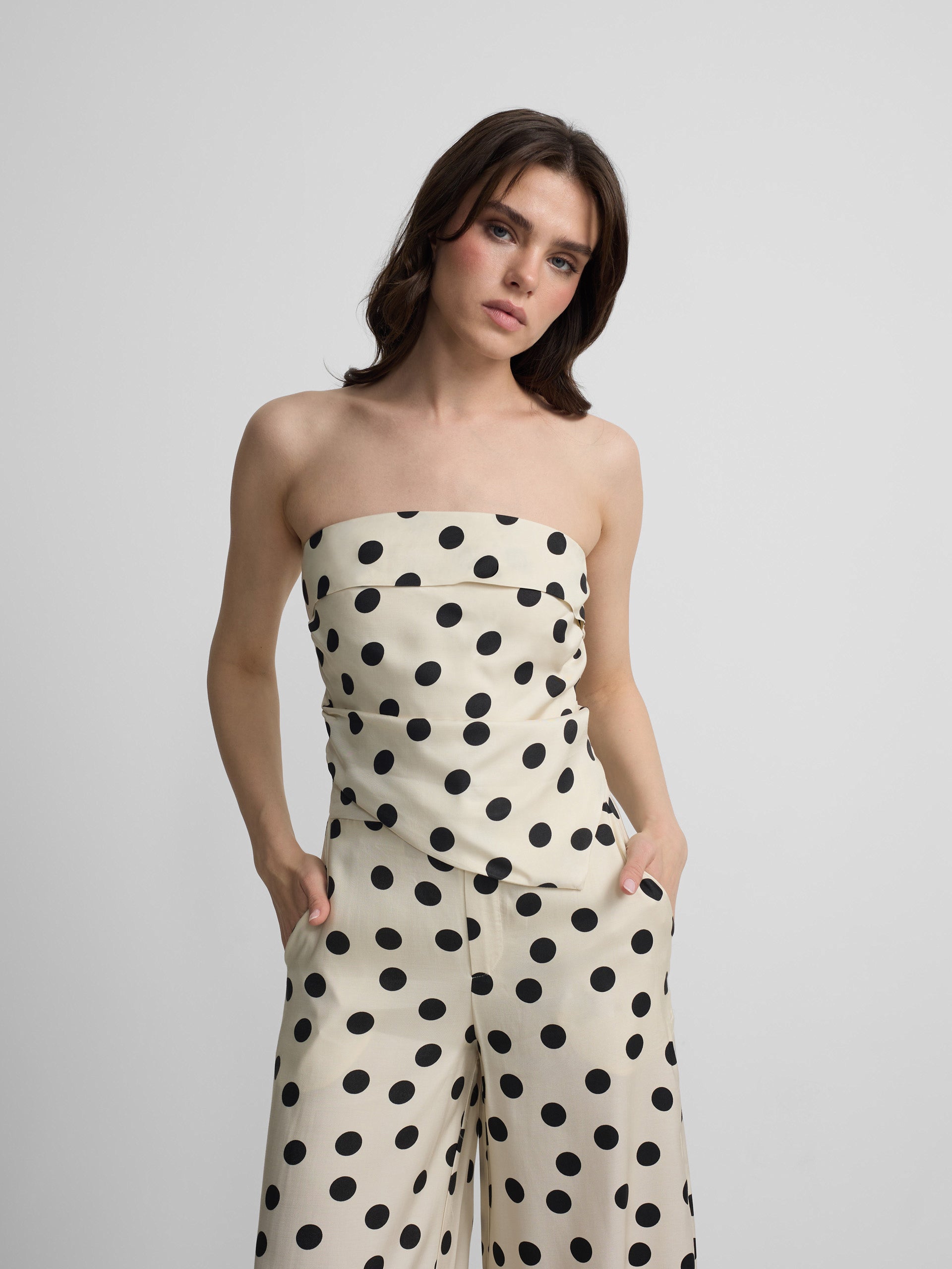 Top palavra de honra com bolinhas branco e preto