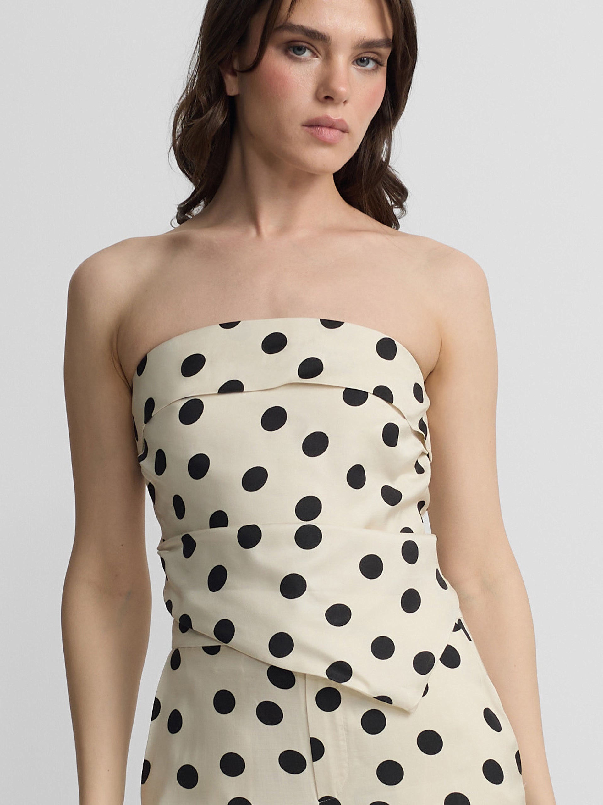 Top palavra de honra com bolinhas branco e preto