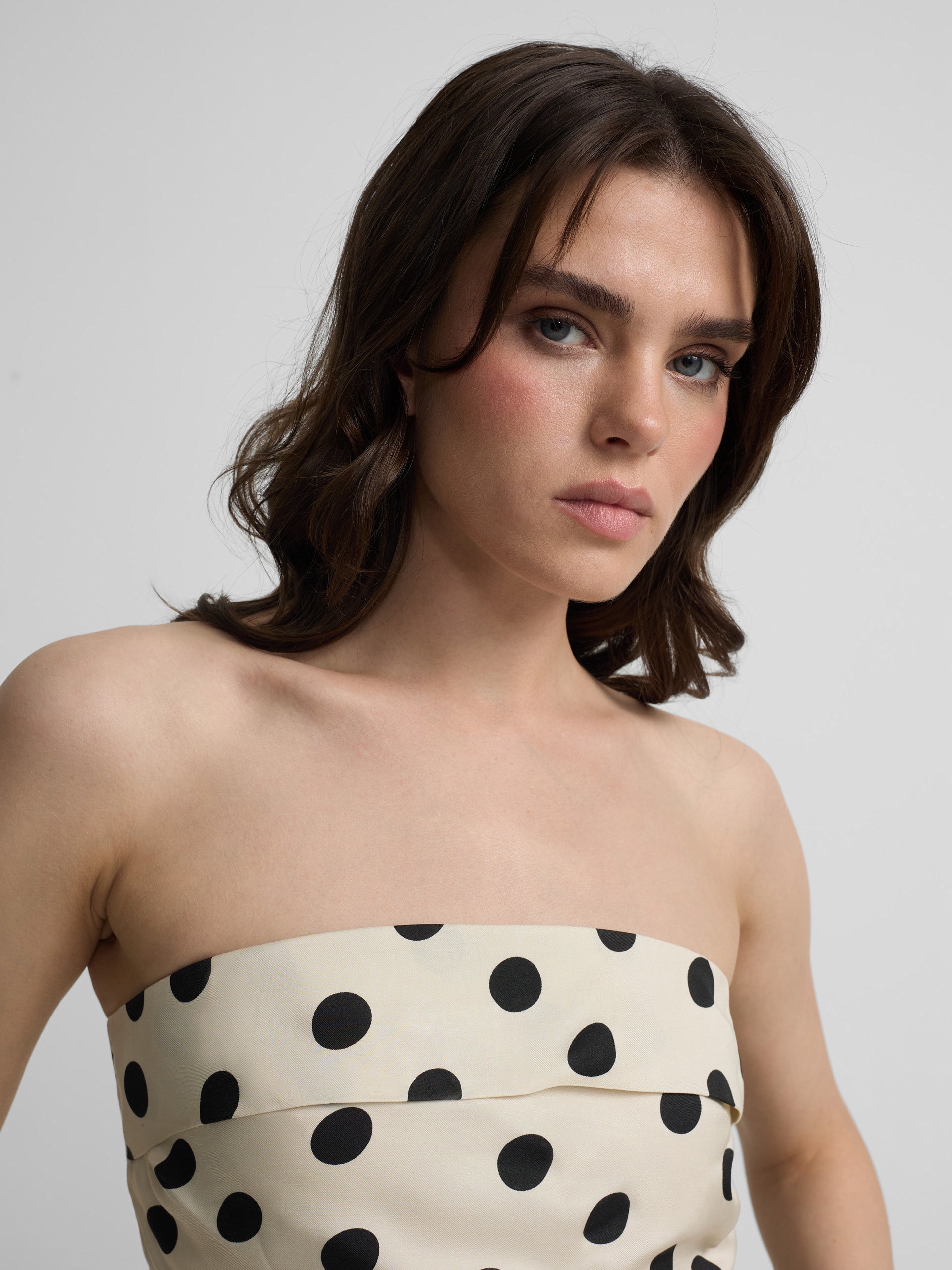 Top palavra de honra com bolinhas branco e preto