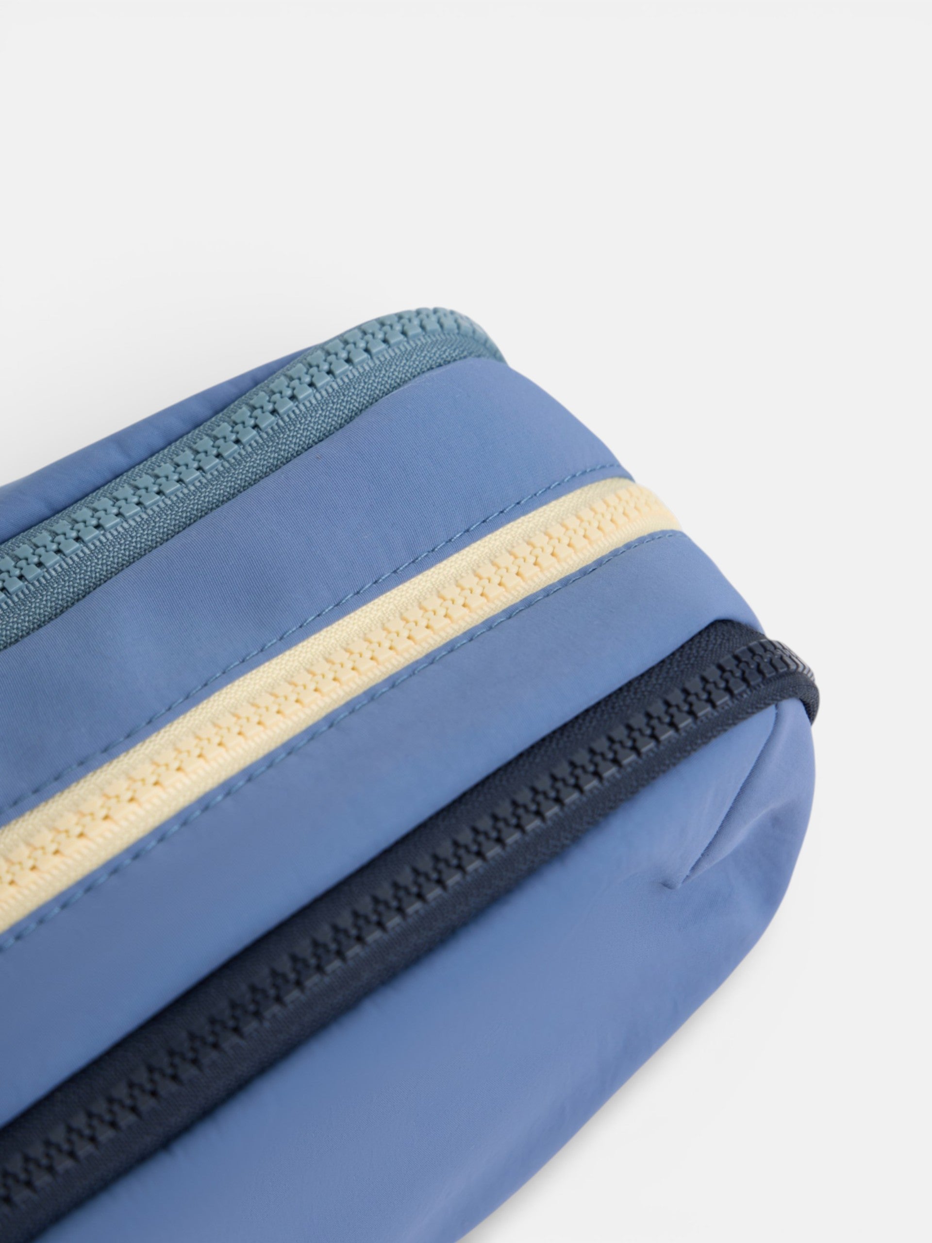 Necessaire infantil com fecho de correr azul
