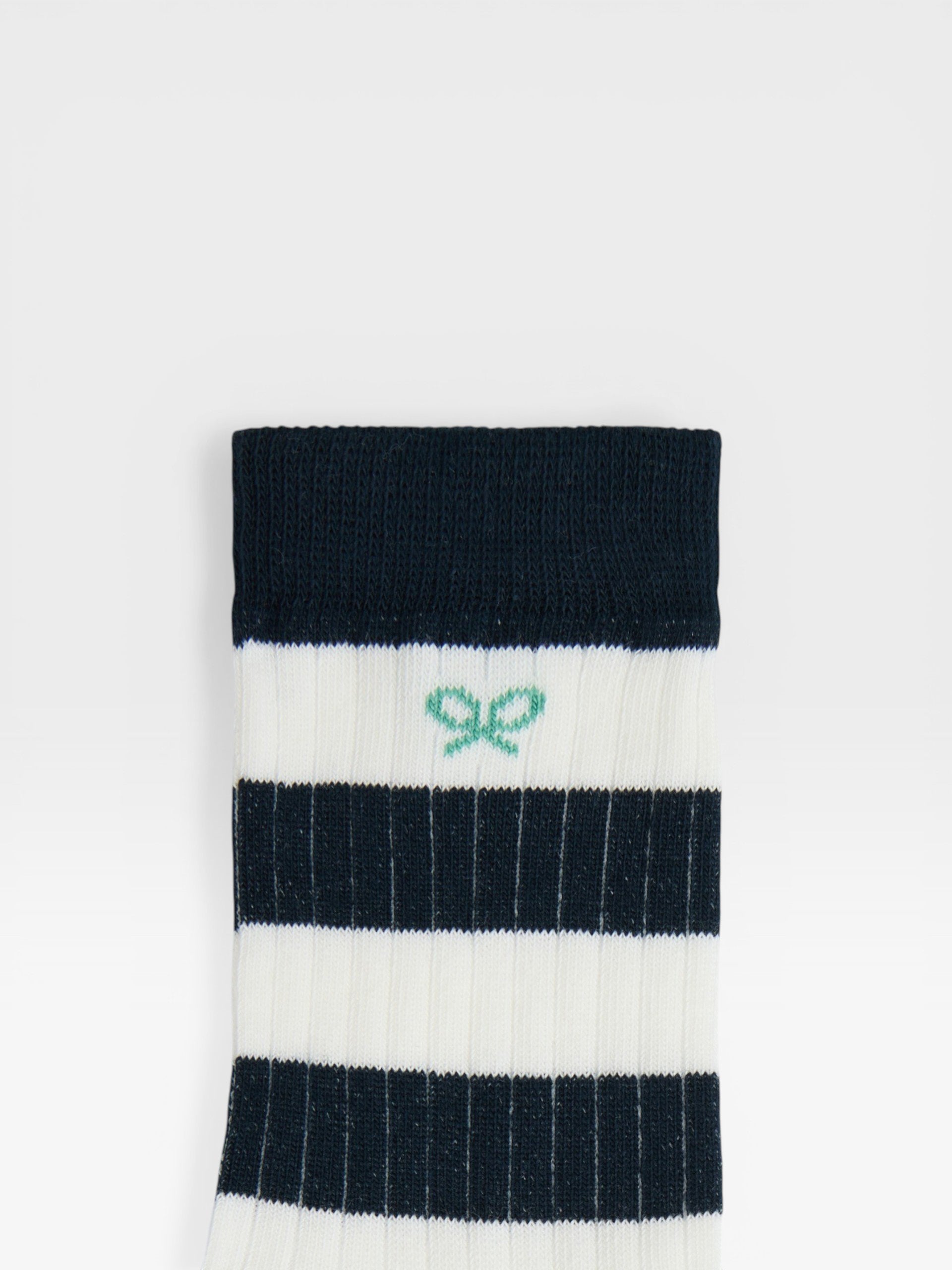 Kids socks with wide white and blue stripes