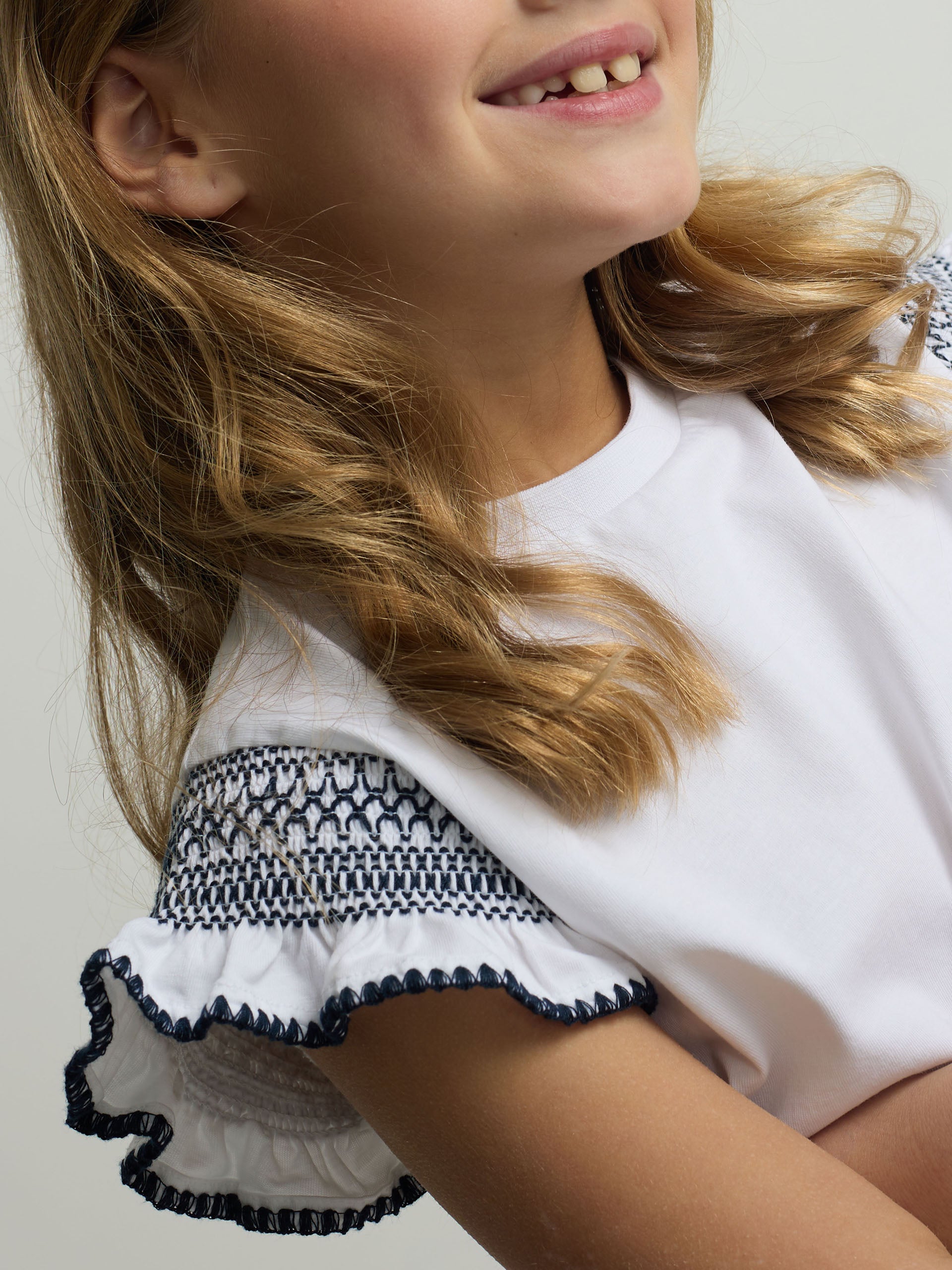Camiseta girl bordado mangas blanca
